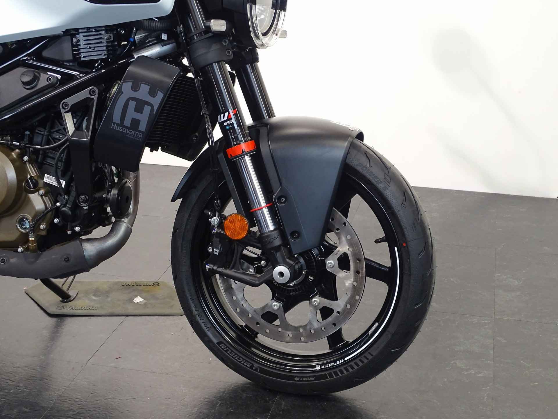 Husqvarna 401 VITPILEN - 2/12