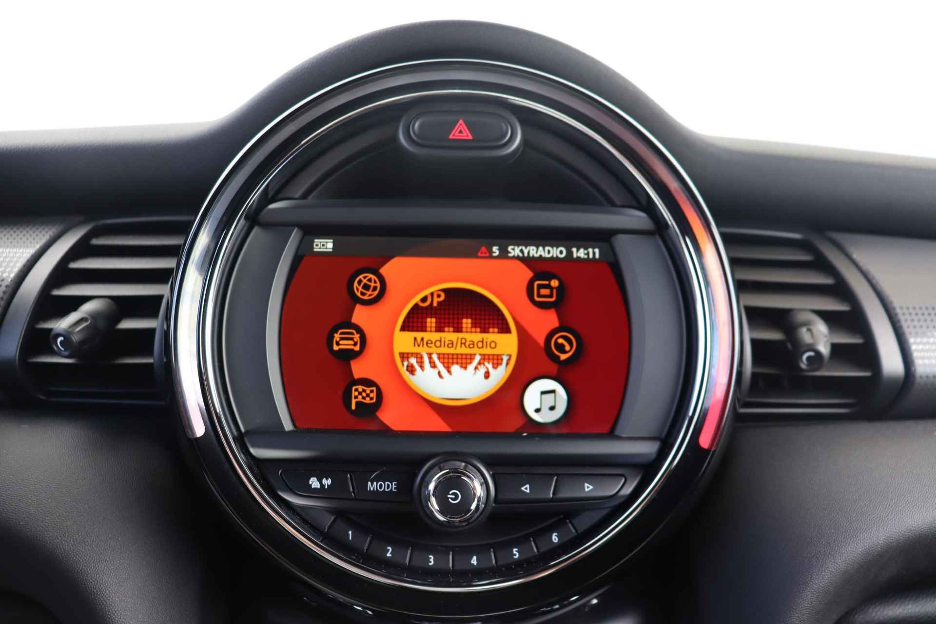 MINI 3-deurs Cooper Business / Airco / Apple Carplay / Cruise / 16'' Victory Spoke / - 14/23