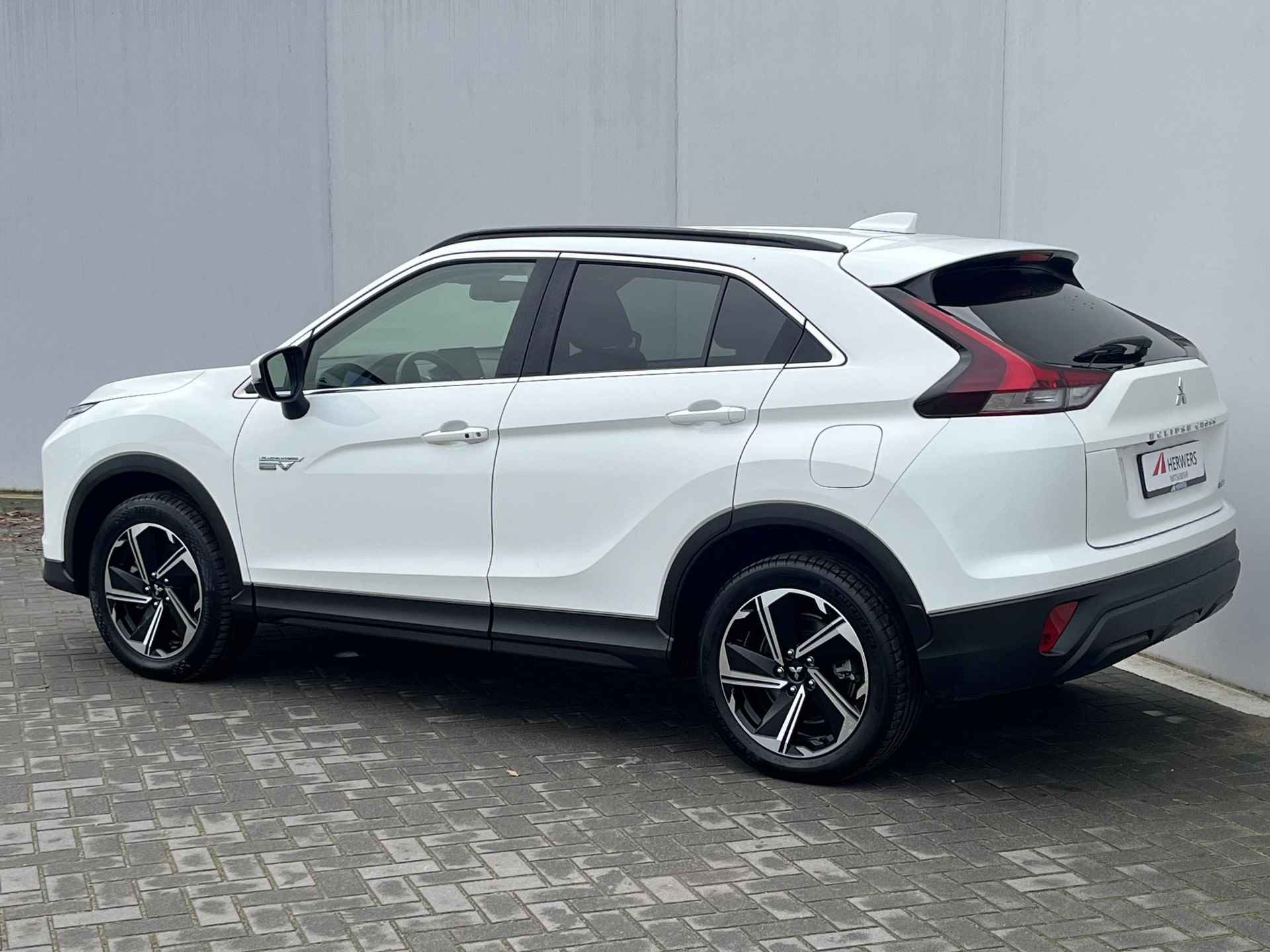 Mitsubishi Eclipse Cross 2.4 PHEV Intense S-AWC 4WD Automaat / 1.500 kg trekgewicht / Navigatie via Apple Carplay of Android Auto / Achteruitrijcamera - 20/50