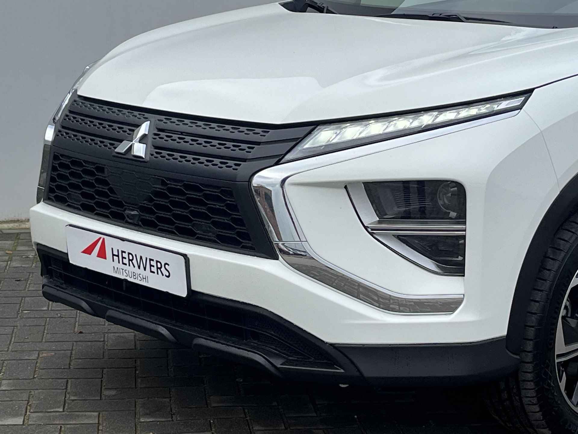 Mitsubishi Eclipse Cross 2.4 PHEV Intense S-AWC 4WD Automaat / 1.500 kg trekgewicht / Navigatie via Apple Carplay of Android Auto / Achteruitrijcamera - 38/50