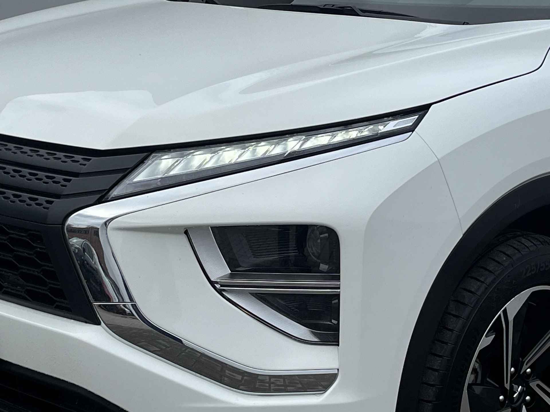 Mitsubishi Eclipse Cross 2.4 PHEV Intense S-AWC 4WD Automaat / 1.500 kg trekgewicht / Navigatie via Apple Carplay of Android Auto / Achteruitrijcamera - 40/50