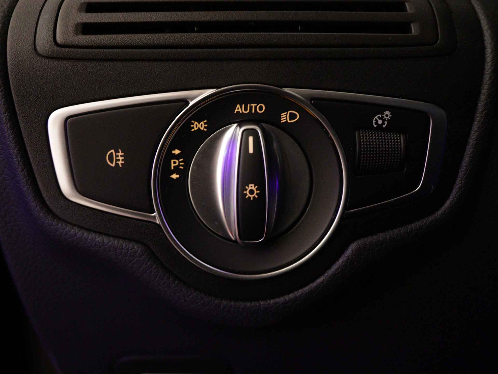 Mercedes-Benz GLC Coupé 300 de AMG 4MATIC | Schuifdak | 360°-camera | Apple Carplay | Sfeerverlichting | Inclusief 24 maanden MB Certified garantie voor Europa. - 6/41