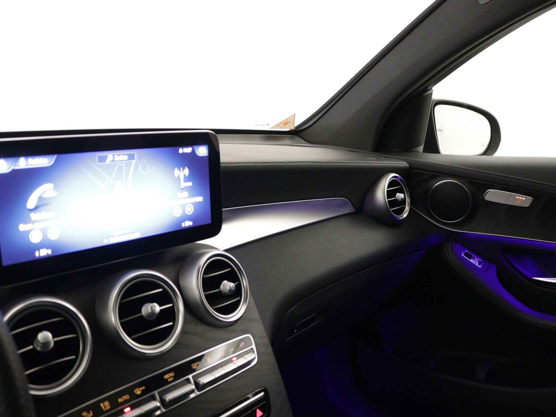 Mercedes-Benz GLC Coupé 300 de AMG 4MATIC | Schuifdak | 360°-camera | Apple Carplay | Sfeerverlichting | Inclusief 24 maanden MB Certified garantie voor Europa. - 7/41