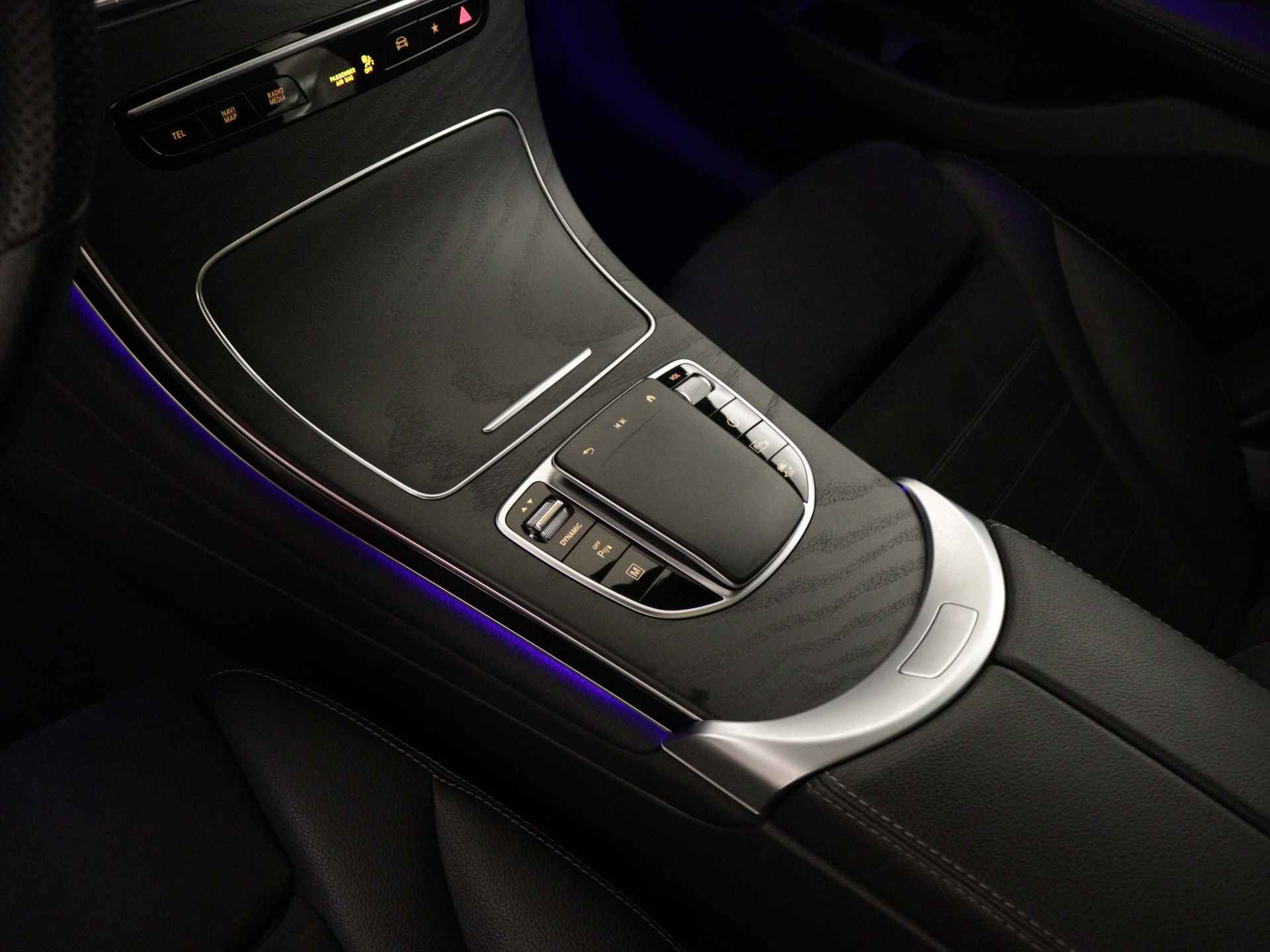 Mercedes-Benz GLC Coupé 300 de AMG 4MATIC | Schuifdak | 360°-camera | Apple Carplay | Sfeerverlichting | Inclusief 24 maanden MB Certified garantie voor Europa. - 15/41