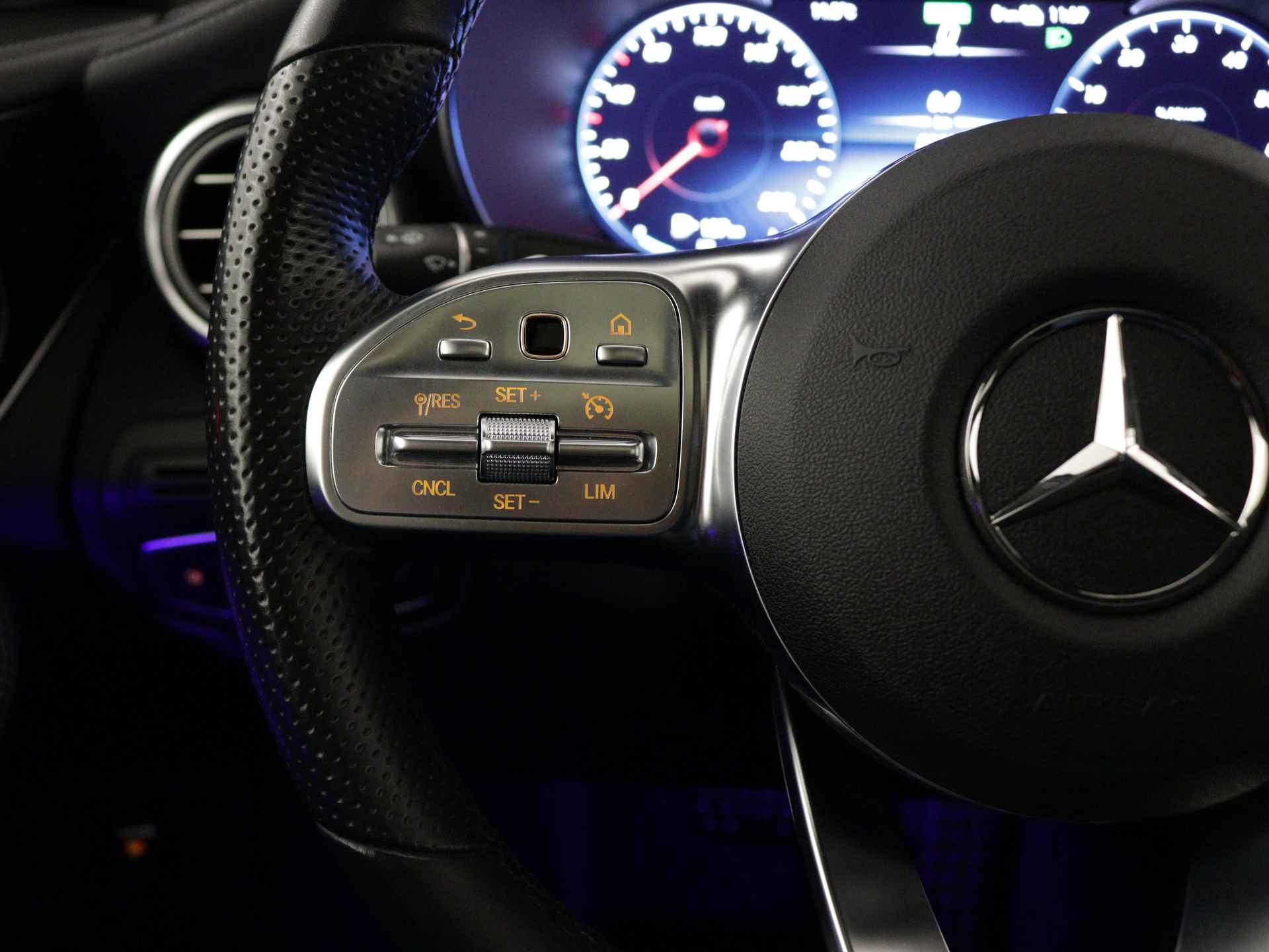 Mercedes-Benz GLC Coupé 300 de AMG 4MATIC | Schuifdak | 360°-camera | Apple Carplay | Sfeerverlichting | Inclusief 24 maanden MB Certified garantie voor Europa. - 20/41
