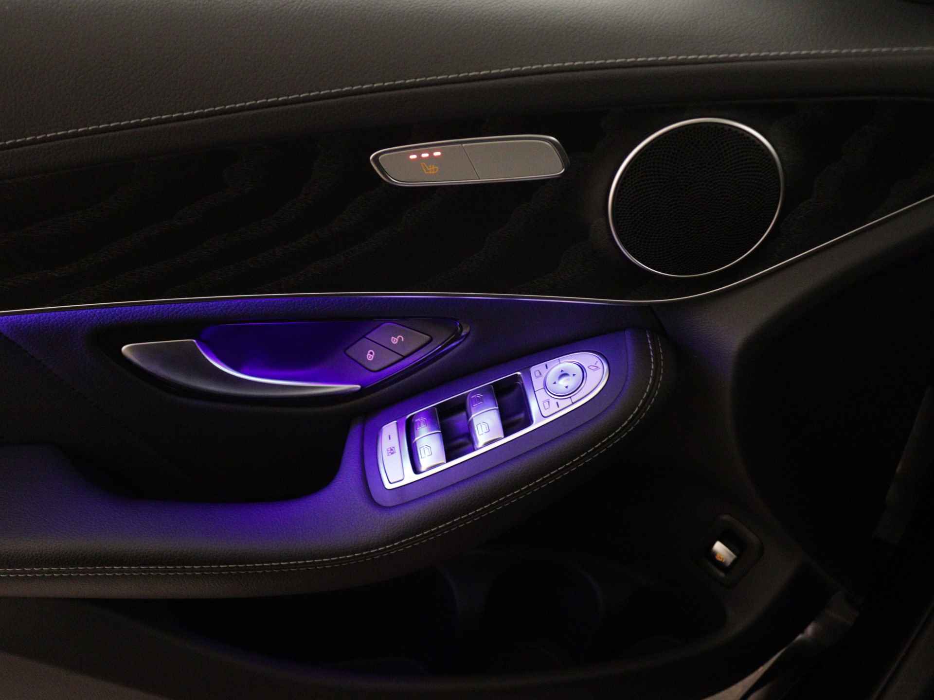 Mercedes-Benz GLC Coupé 300 de AMG 4MATIC | Schuifdak | 360°-camera | Apple Carplay | Sfeerverlichting | Inclusief 24 maanden MB Certified garantie voor Europa. - 28/41