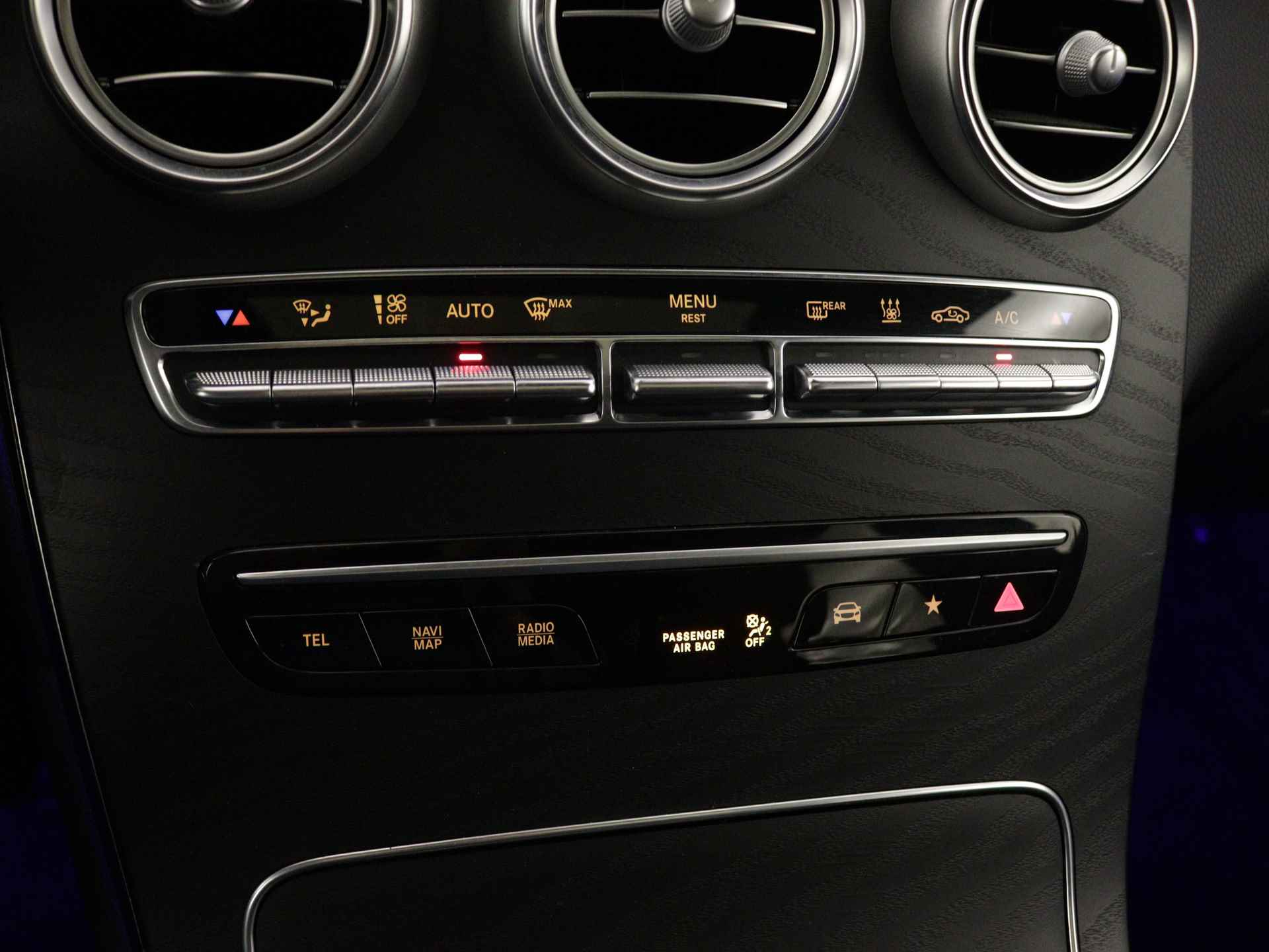 Mercedes-Benz GLC Coupé 300 de AMG 4MATIC | Schuifdak | 360°-camera | Apple Carplay | Sfeerverlichting | Inclusief 24 maanden MB Certified garantie voor Europa. - 29/41