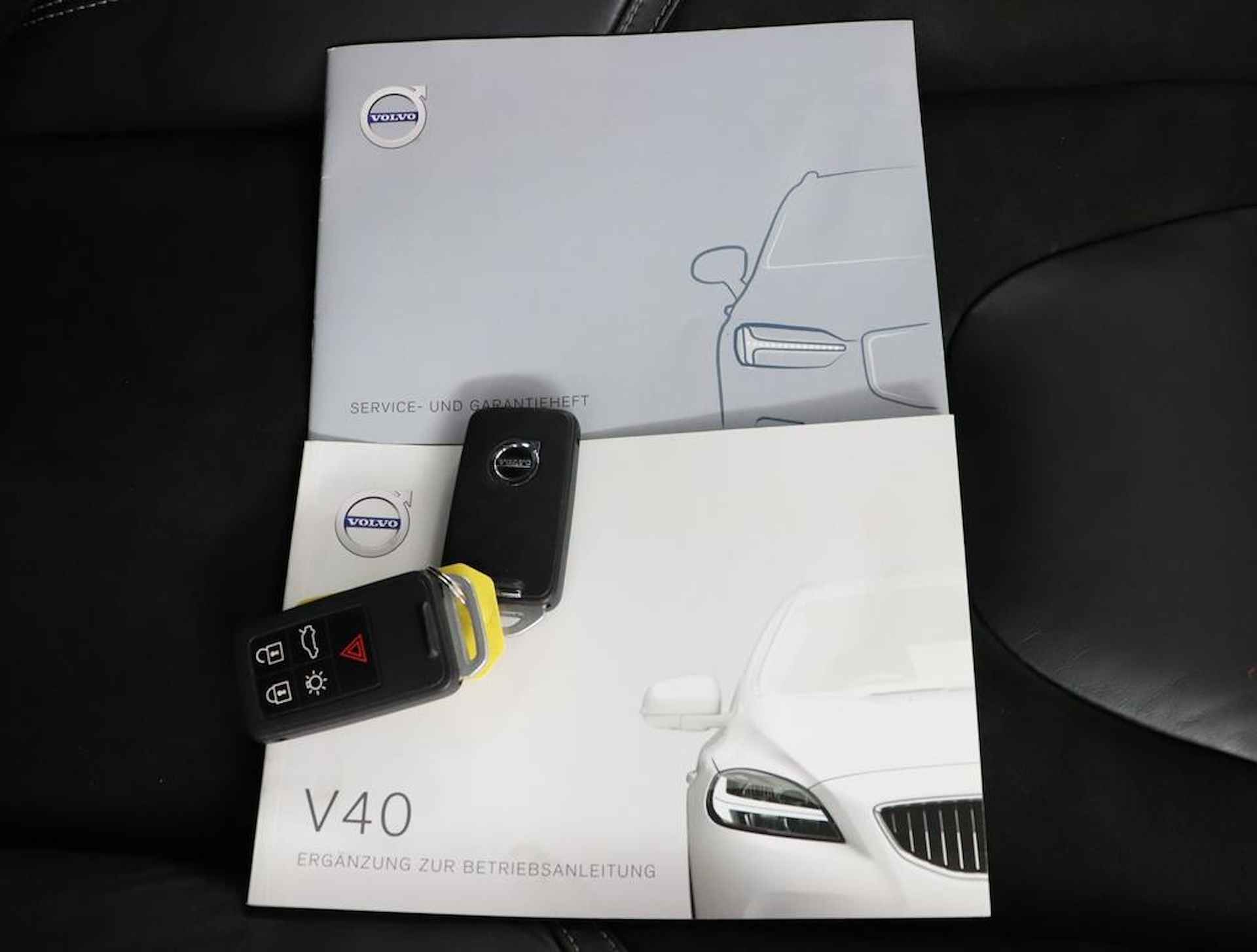 Volvo V40 2.0 D3 Polar+ Sport R Design (Leer , Automaat) - 41/42
