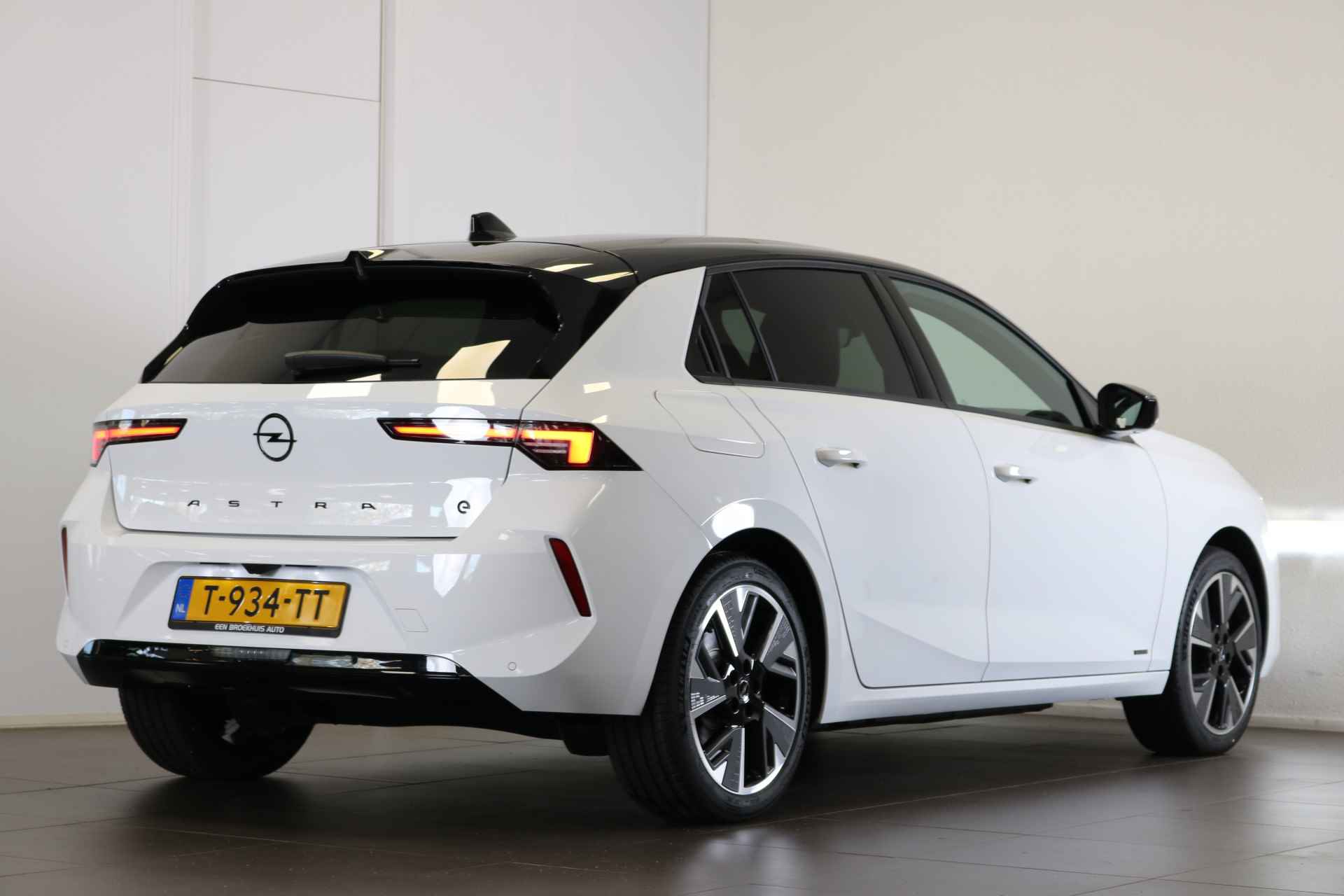 Opel Astra Electric 54kWh 157PK Ultimate | Navi | Adaptive Cruise | AGR-stoelen | Panoramadak | Matrix LED | Stoelverwarming | Stuurverwarming | 18" Lichtmetaal | - 7/68