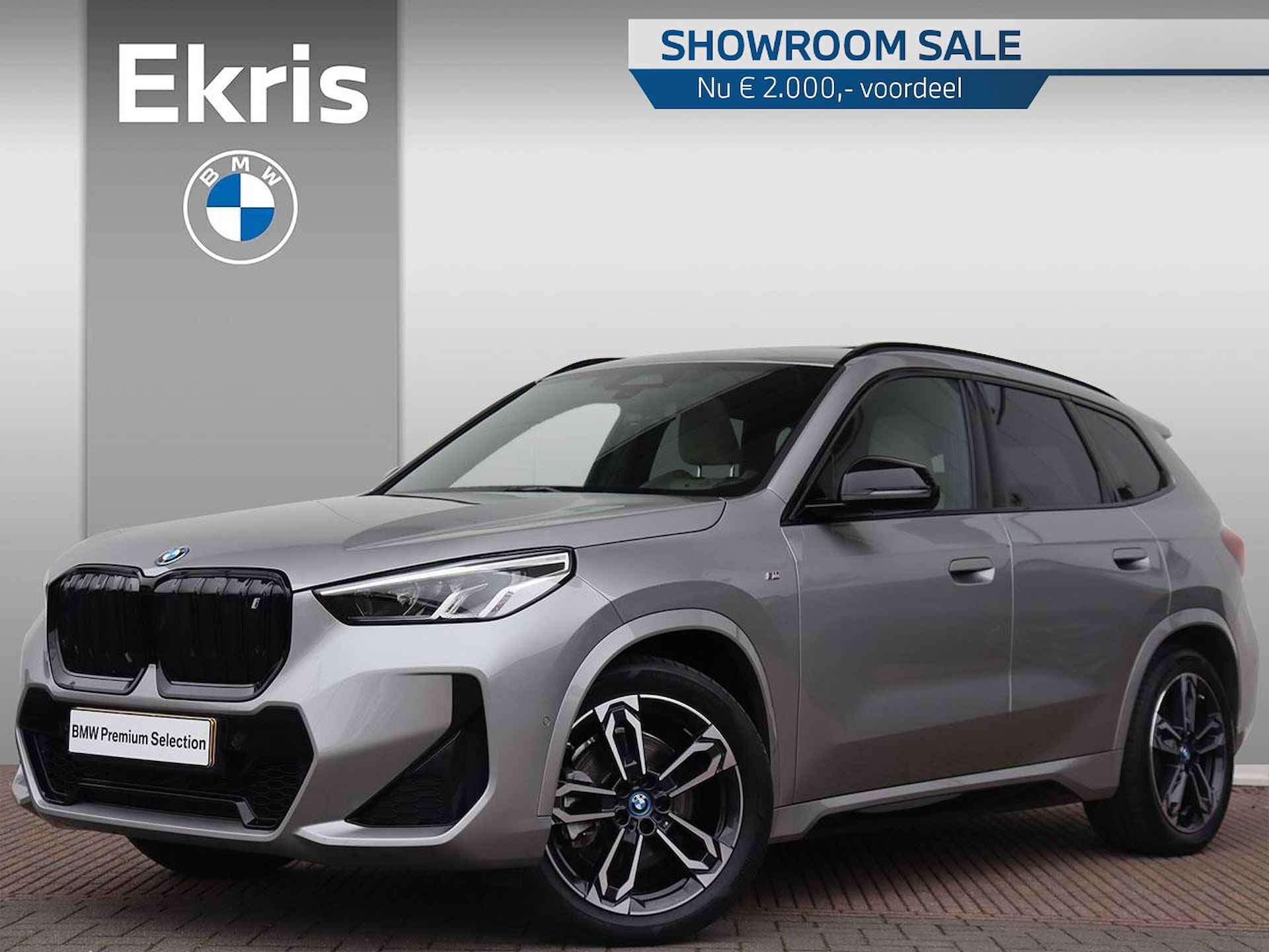 BMW iX1 xDrive30 67 kWh M-Sportpakket / Harman Kardon / Panoramadak / Achteruitrijcamera / Extra Getint Glas / 19 '' | Showroom Sale - 1/31