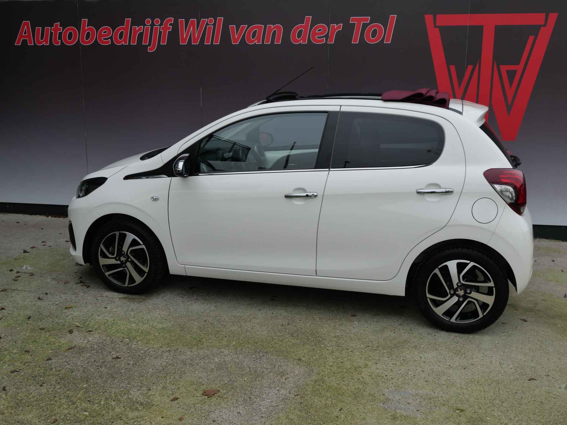 Peugeot 108 1.2 PURETECH ALLURE TOP! | CLIMA | SCHUIFDAK | NAVIGATIE | ALL-SEASON | 1e EIG!! - 10/24