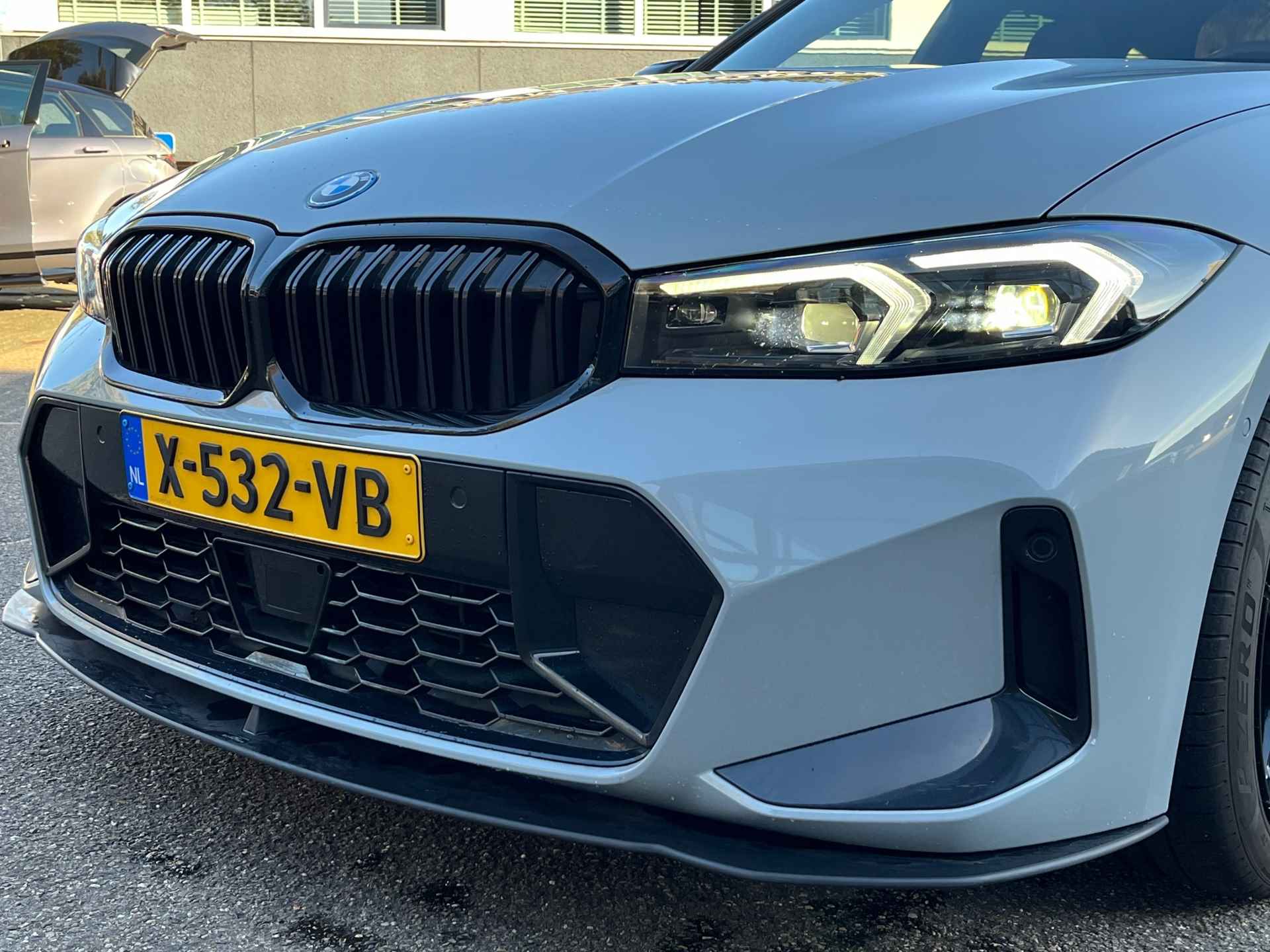 BMW 3-serie Touring 330e M-SPORT | FACELIFT | AC SCHNITZER PAKKET | PANO | TREKHAAK | UNIEKE UITVOERING - 32/41