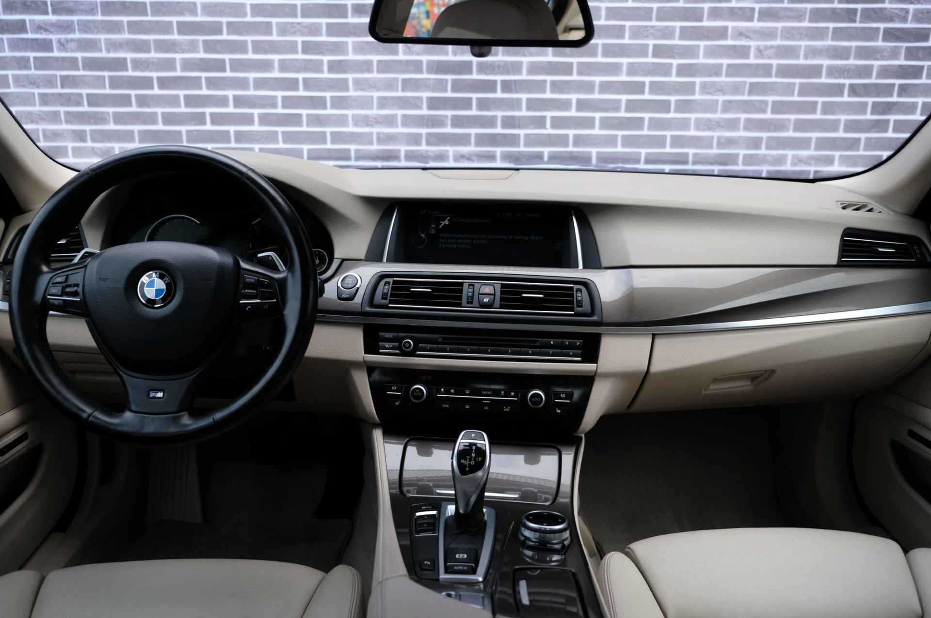 BMW 5-serie 530d High Executive | Sportstuur |  Stoelverwarming | Dealer Onderhouden | Leer | Navigatie | Cruise Control | Parkeersensor Voor en Achter - 3/36