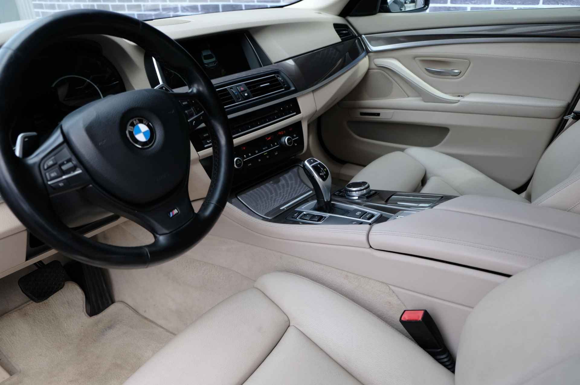 BMW 5-serie 530d High Executive | Sportstuur |  Stoelverwarming | Dealer Onderhouden | Leer | Navigatie | Cruise Control | Parkeersensor Voor en Achter - 10/36