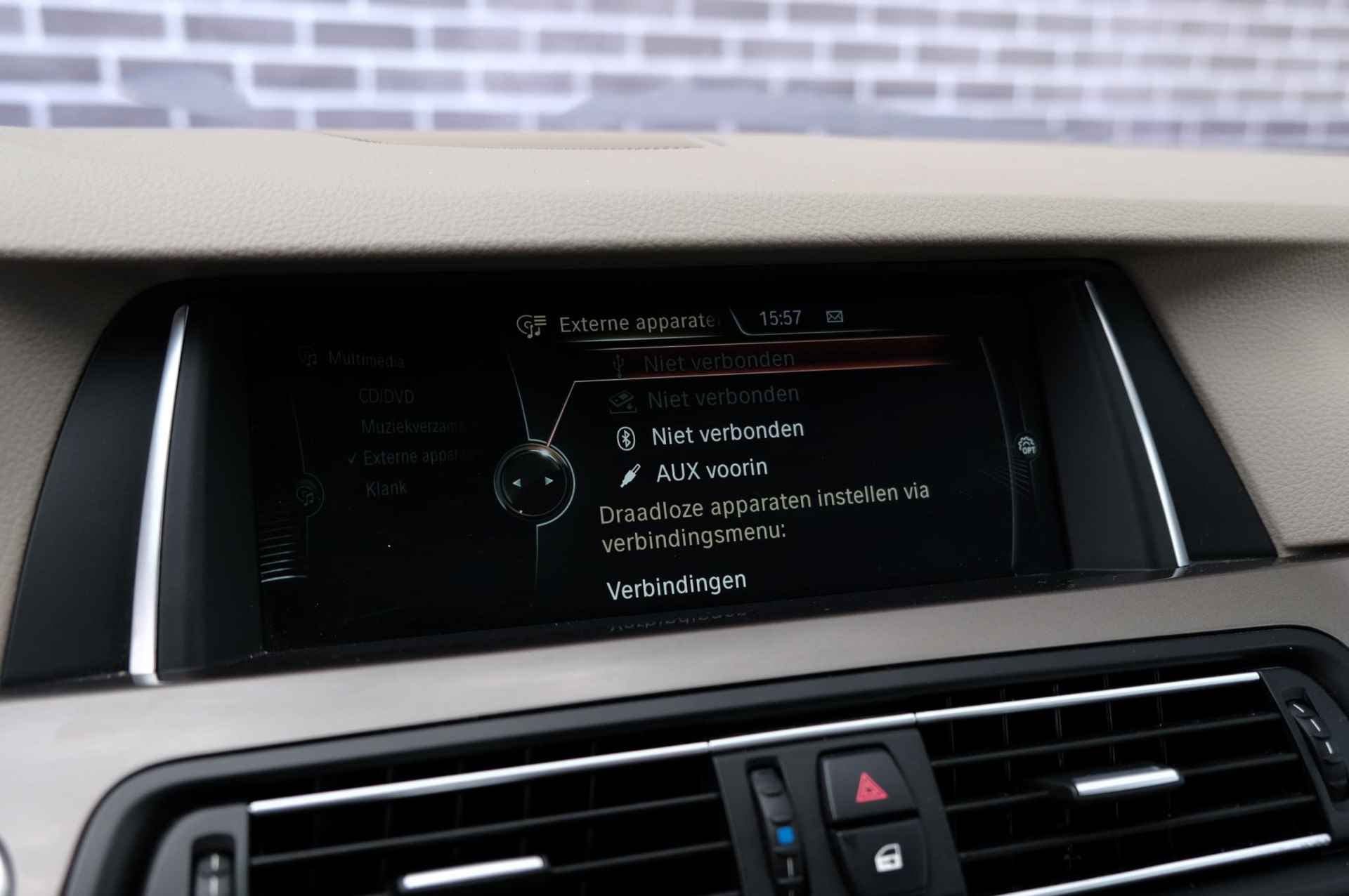 BMW 5-serie 530d High Executive | Sportstuur |  Stoelverwarming | Dealer Onderhouden | Leer | Navigatie | Cruise Control | Parkeersensor Voor en Achter - 29/36