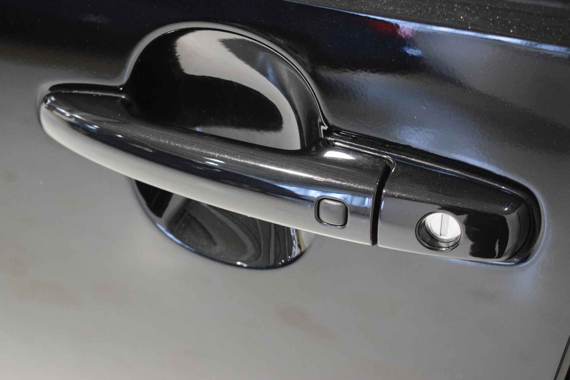 Suzuki Ignis 1.2 Stijl | Achteruitrijcamera | Stoelverwarming | Keyless-entry | Navigatie | Automatische regen/licht sensor | Elektrische + verwarmare zijspiegels | Apple Carplay/Android auto | Cruise control | - 6/45