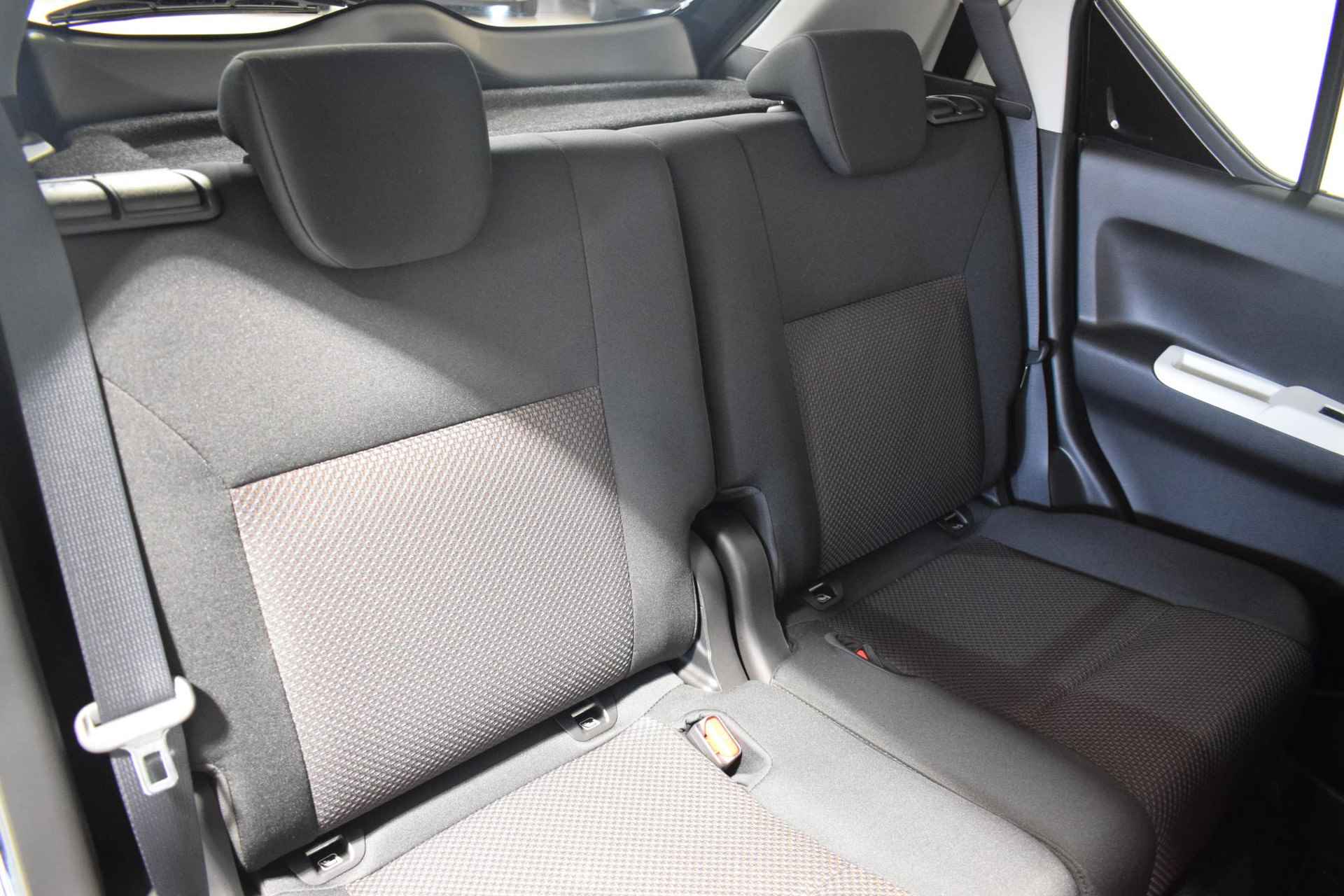 Suzuki Ignis 1.2 Stijl | Achteruitrijcamera | Stoelverwarming | Keyless-entry | Navigatie | Automatische regen/licht sensor | Elektrische + verwarmare zijspiegels | Apple Carplay/Android auto | Cruise control | - 21/45