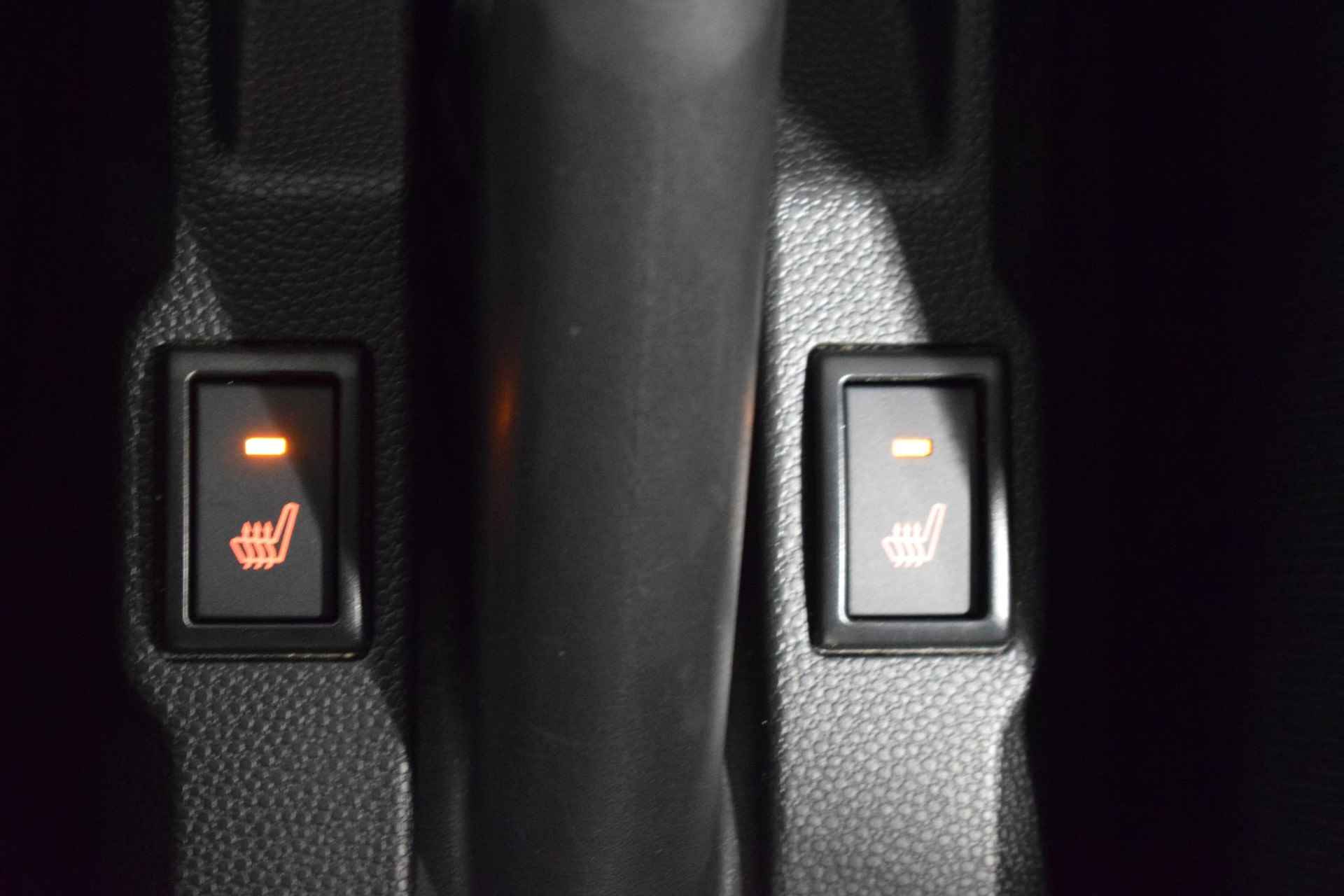 Suzuki Ignis 1.2 Stijl | Achteruitrijcamera | Stoelverwarming | Keyless-entry | Navigatie | Automatische regen/licht sensor | Elektrische + verwarmare zijspiegels | Apple Carplay/Android auto | Cruise control | - 25/45