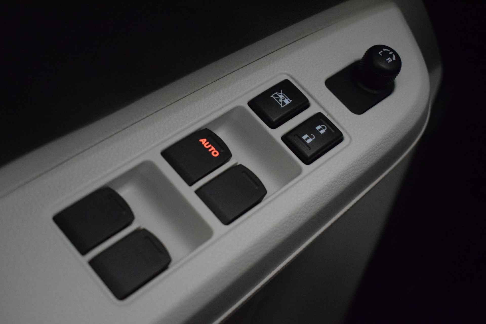 Suzuki Ignis 1.2 Stijl | Achteruitrijcamera | Stoelverwarming | Keyless-entry | Navigatie | Automatische regen/licht sensor | Elektrische + verwarmare zijspiegels | Apple Carplay/Android auto | Cruise control | - 38/45