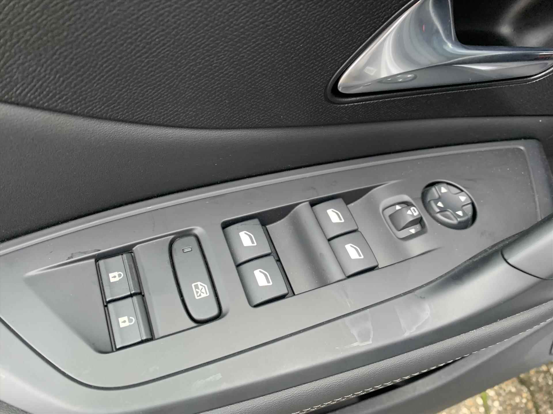 Peugeot 408 1.2 130PK EAT8 Automaat Allure Pack | Navigatie | Apple Carplay&Android Auto | Parkeer camera | - 18/46