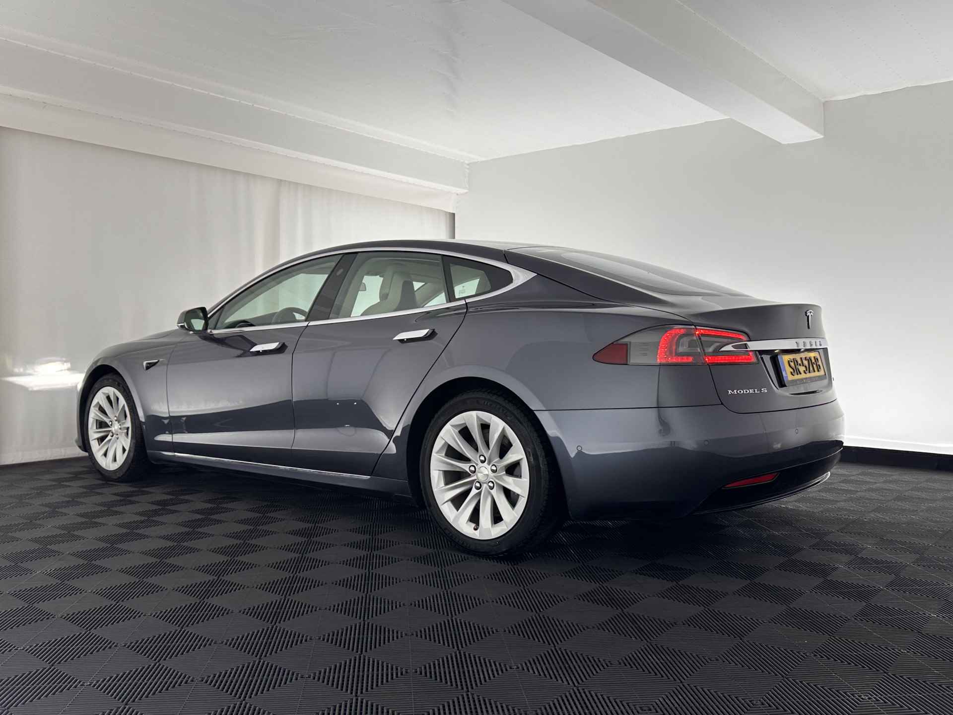 Tesla Model S 100D AWD  [ 3-Fase ] (INCL-BTW) *PANO | NAPPA-FULL-LEATHER | AUTO-PILOT | AIR-SUSPENSION | FULL-LED |  ADAPT.CRUISE | KEYLESS | MEMORY-PACK | SURROUND-VIEW | DIGI-COCKPIT | COMFORT-SEATS | 19''ALU* - 4/40