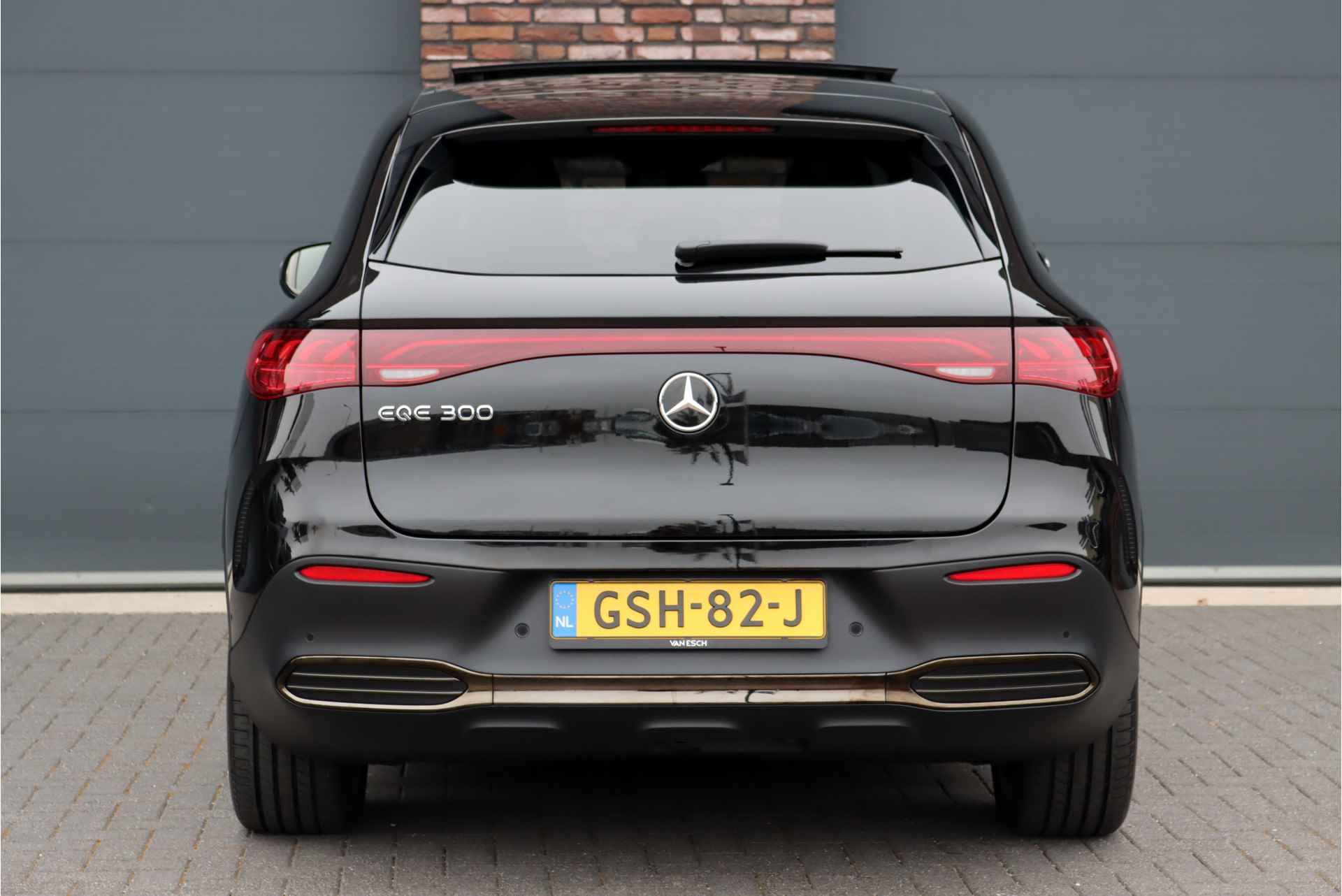 Mercedes-Benz EQE SUV 300 Sport Edition 91kWh | Luchtvering | Distronic Pro | Burmester | Trekhaak | Panoramadak | Memory | Verwarmd Stuurwiel | 22kWh | Surround Camera | - 16/41