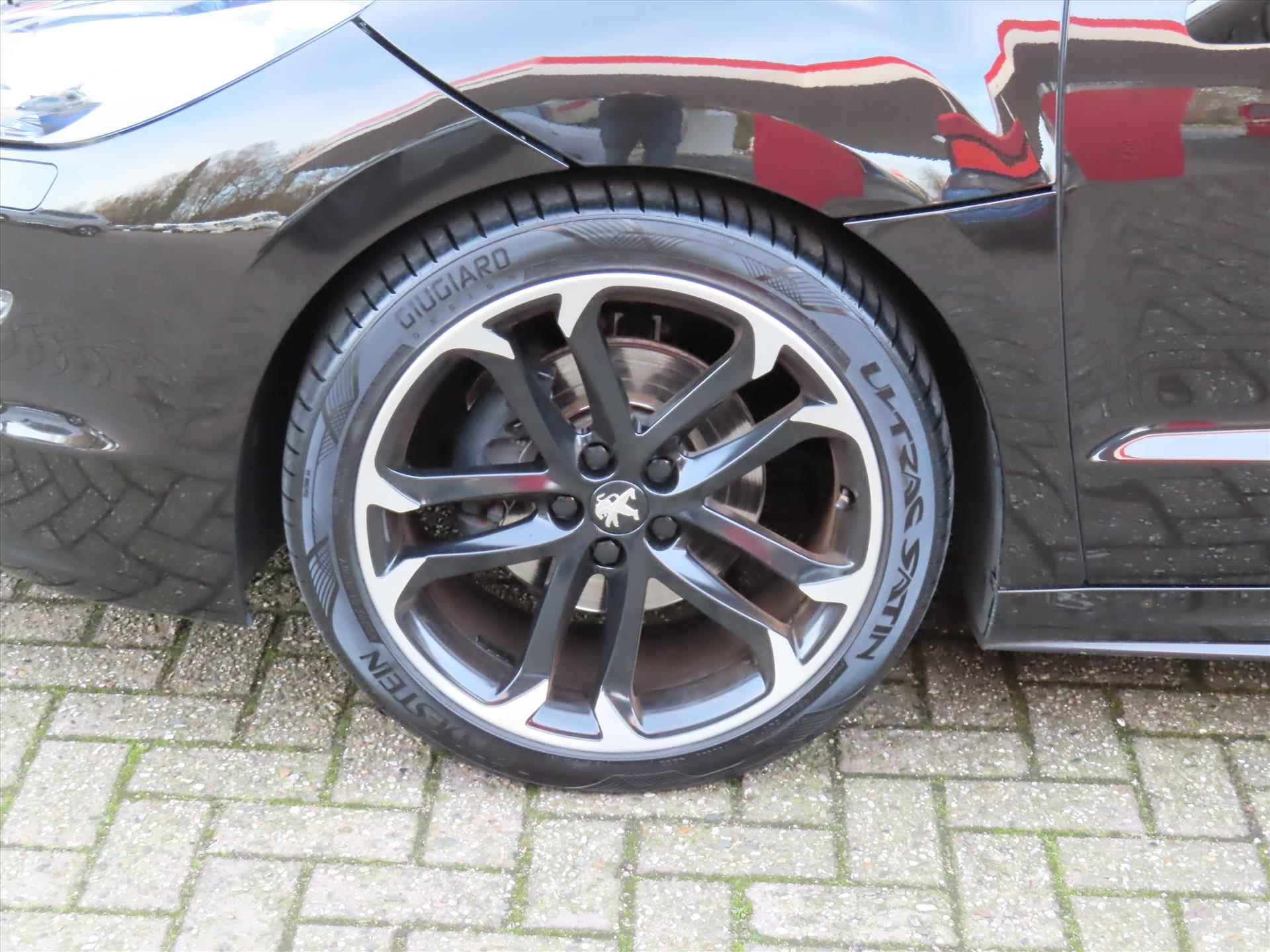 Peugeot Rcz 1.6 THP 16V 155pk/ Full option/ Carbon dak/ 1 Eigenaar/ Navigatie/ Elektrisch verstelbare + verwarmbare stoel/ Parkeersensoren/ Origineel NL/ NAP - 7/46