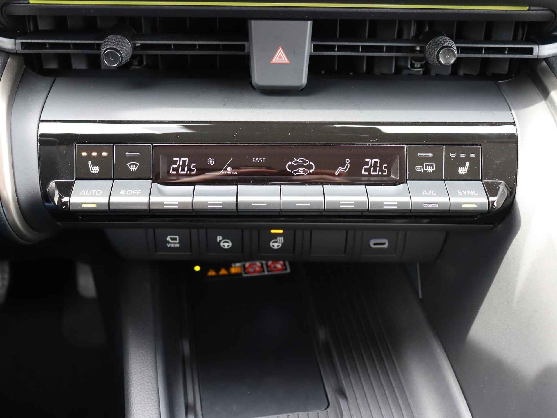 Toyota C-HR Plug-in Hybrid 220 Première Edition Nieuw, uit voorraad leverbaar - 33/44