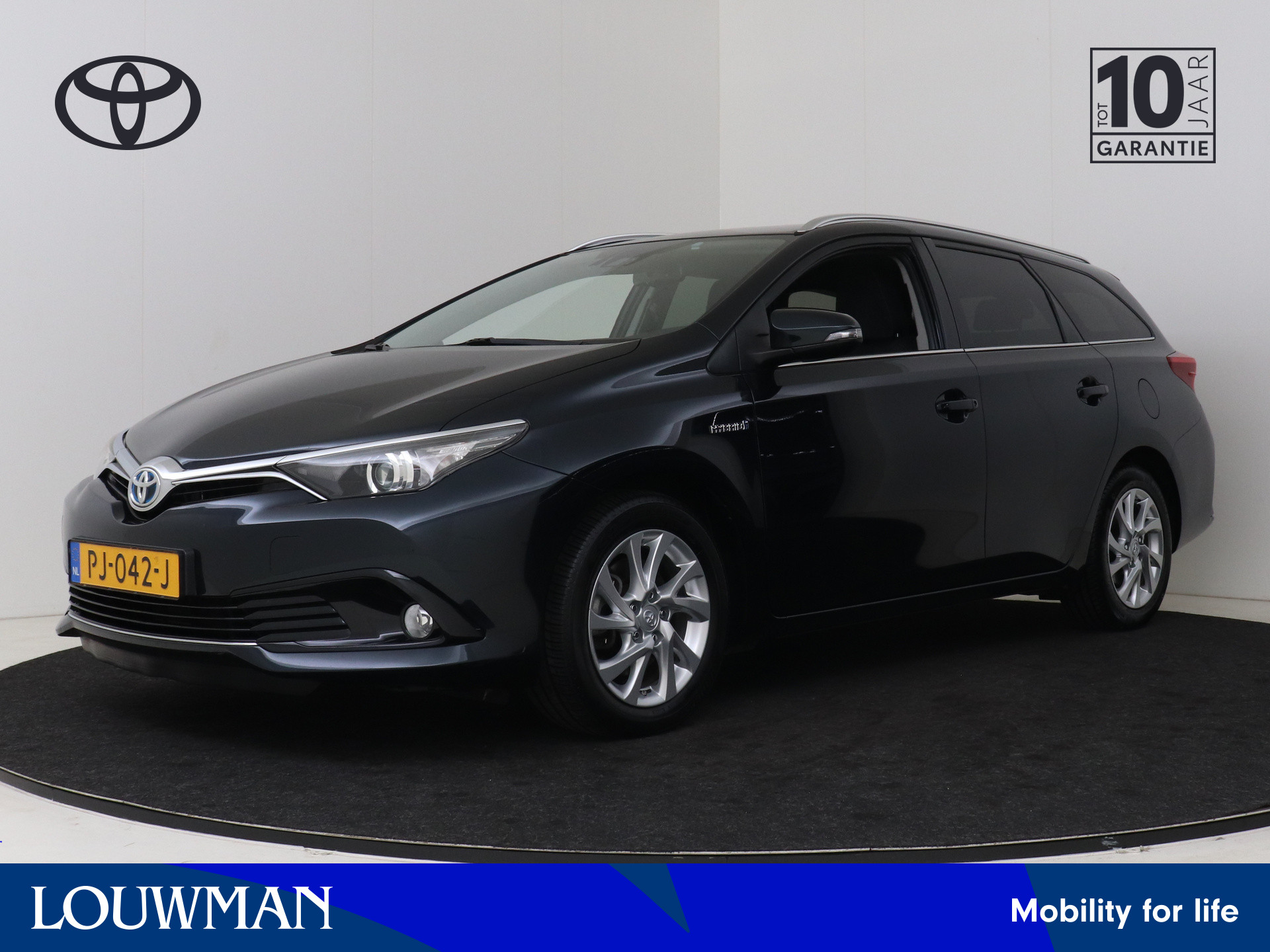 Toyota Auris Touring Sports 1.8 Hybrid Dynamic Go I Navigatie I Climate Control I Cruise Control I Camera I USB I LM Velgen I 1e Eigenaar I Volledig LOUWMAN Onderhouden I Keyless Entry/Start I