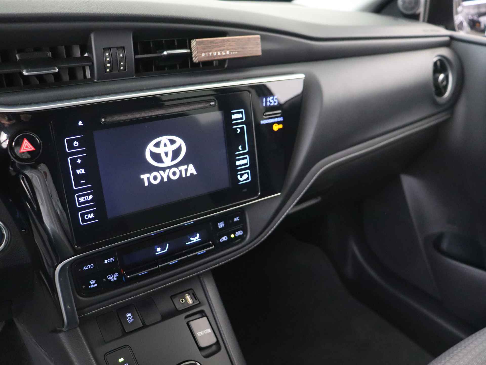 Toyota Auris Touring Sports 1.8 Hybrid Dynamic Go I Navigatie I Climate Control I Cruise Control I Camera I USB I LM Velgen I 1e Eigenaar I Volledig LOUWMAN Onderhouden I Keyless Entry/Start I - 7/46