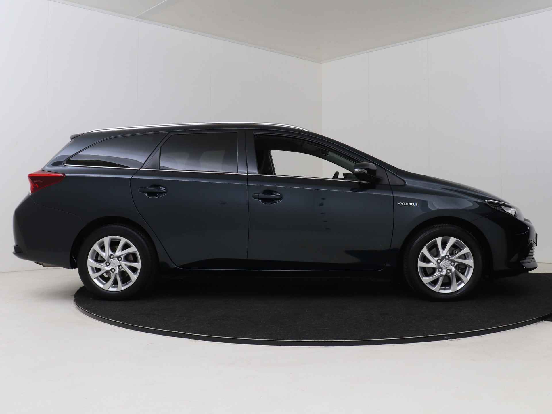 Toyota Auris Touring Sports 1.8 Hybrid Dynamic Go I Navigatie I Climate Control I Cruise Control I Camera I USB I LM Velgen I 1e Eigenaar I Volledig LOUWMAN Onderhouden I Keyless Entry/Start I - 15/46