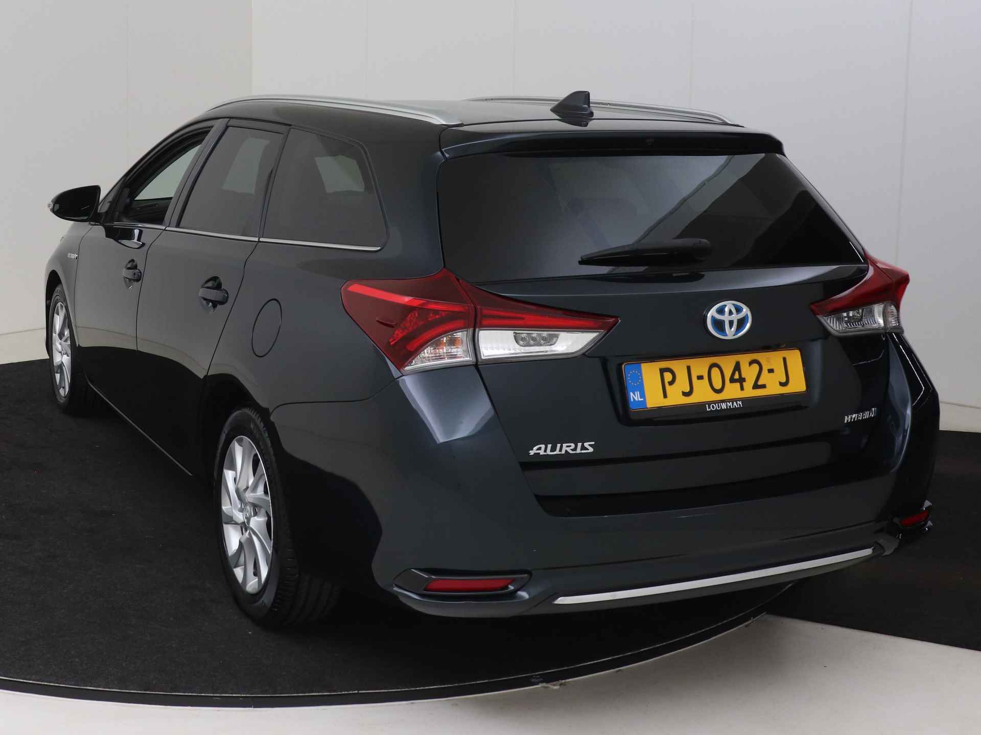 Toyota Auris Touring Sports 1.8 Hybrid Dynamic Go I Navigatie I Climate Control I Cruise Control I Camera I USB I LM Velgen I 1e Eigenaar I Volledig LOUWMAN Onderhouden I Keyless Entry/Start I - 16/46