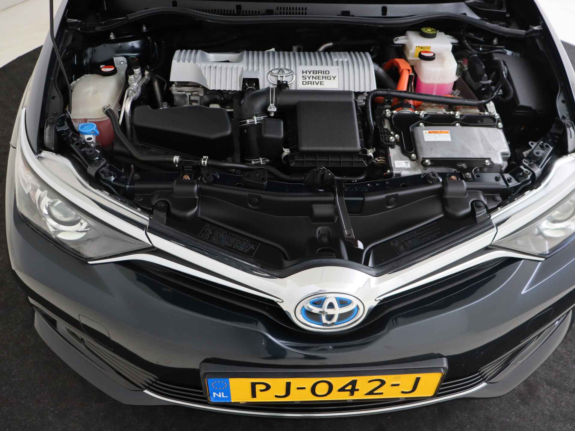 Toyota Auris Touring Sports 1.8 Hybrid Dynamic Go I Navigatie I Climate Control I Cruise Control I Camera I USB I LM Velgen I 1e Eigenaar I Volledig LOUWMAN Onderhouden I Keyless Entry/Start I - 40/46