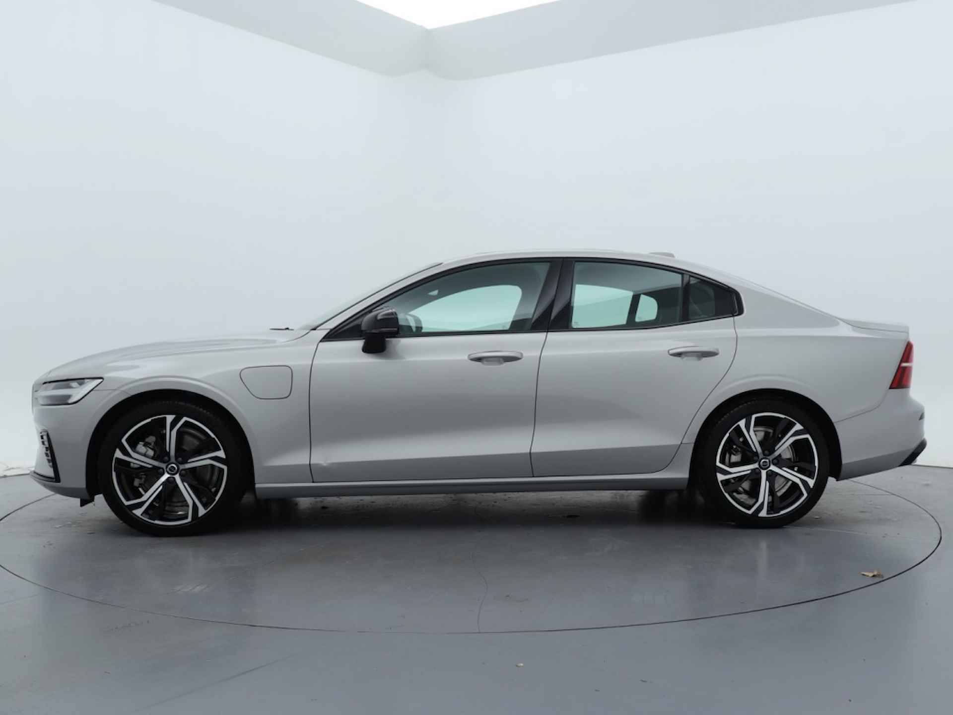 Volvo S60 T6 AWD Recharge Plus Dark | Panoramadak | Memory stoelen - 8/35