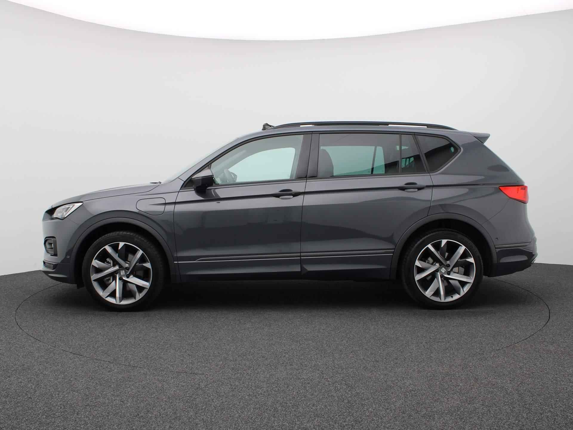 SEAT Tarraco 1.4 TSI e-Hybrid PHEV FR 245PK DSG Panoramadak, trekhaak, achteruitrijcamera, winterpakket Plus, keyless, virtual pedal, side assist, 20'' lichtmetaal - 2/55