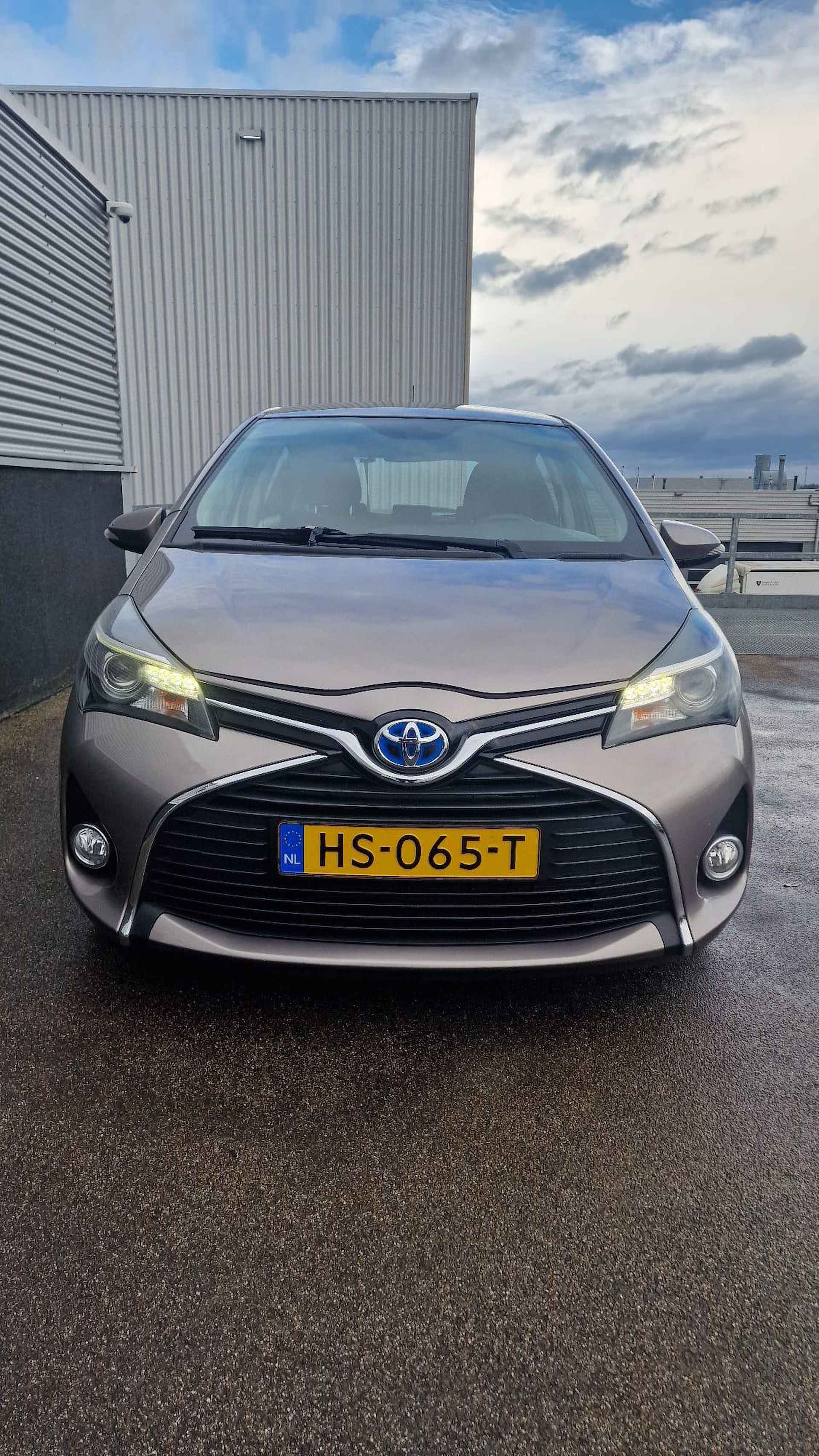 Toyota Yaris 1.5 Hybrid Lease Automaat Navigatie, Smart Key, Achteruitrijcamera, Cruise control, Climate control, Bluetooth - 9/37