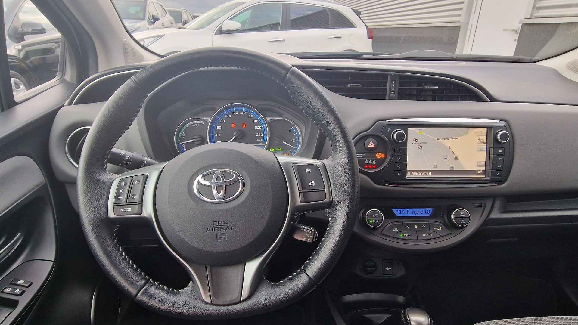 Toyota Yaris 1.5 Hybrid Lease Automaat Navigatie, Smart Key, Achteruitrijcamera, Cruise control, Climate control, Bluetooth - 17/37