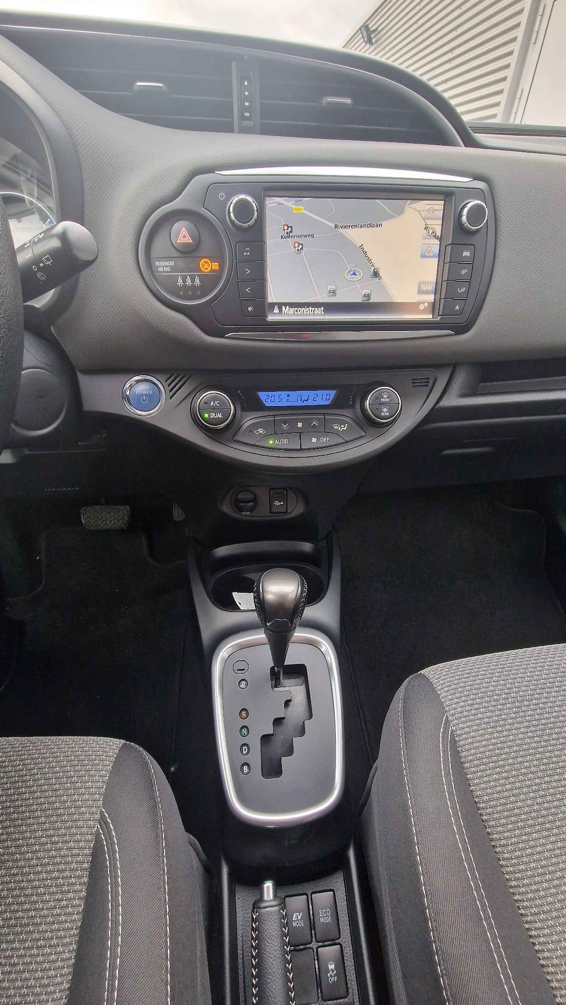 Toyota Yaris 1.5 Hybrid Lease Automaat Navigatie, Smart Key, Achteruitrijcamera, Cruise control, Climate control, Bluetooth - 24/37