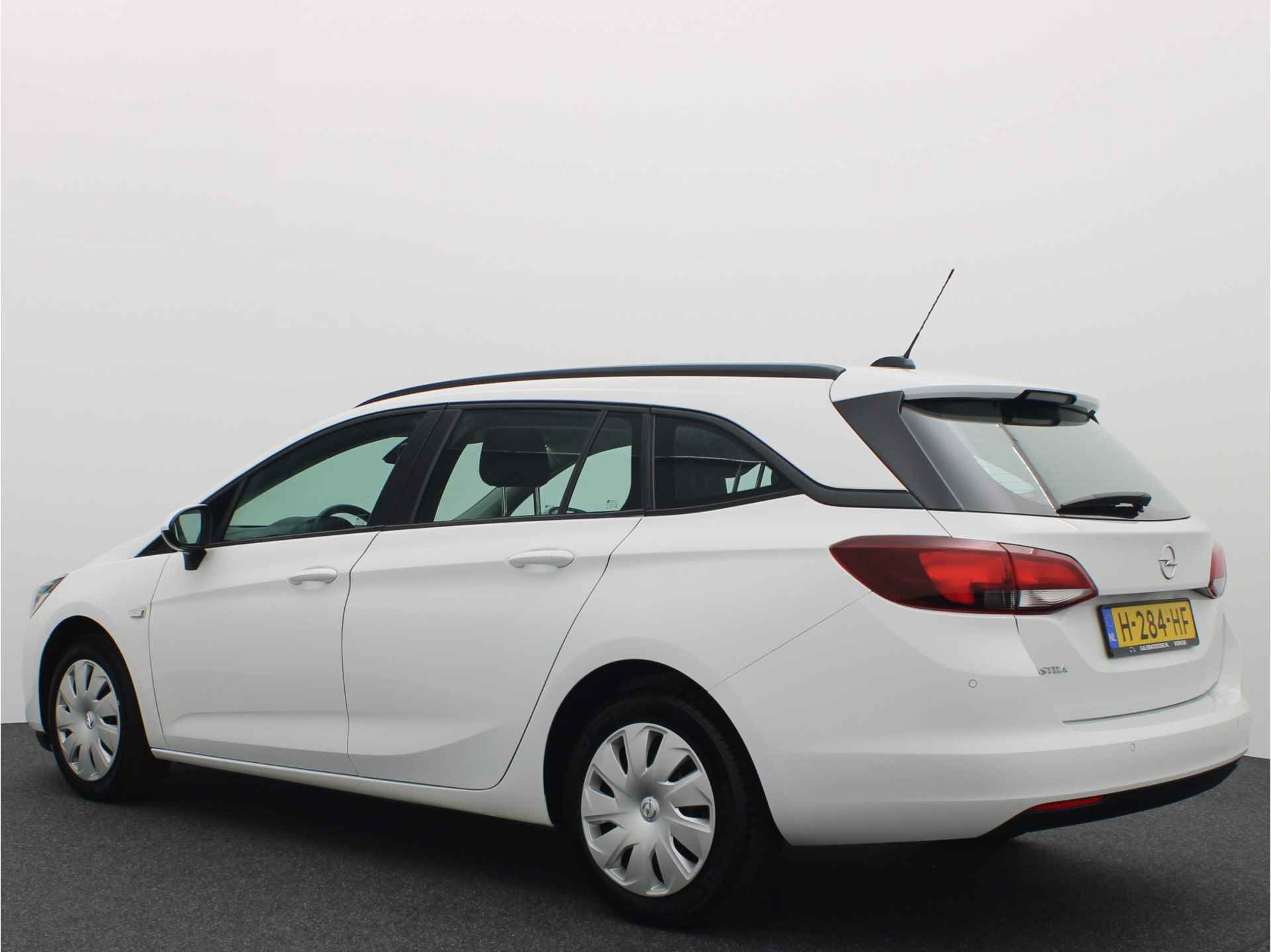 Opel Astra Sports Tourer 1.2 146PK Business Edition NAVI / CLIMA / PDC / BLUETOOTH / CARPLAY / CRUISE / NL-AUTO - 4/38