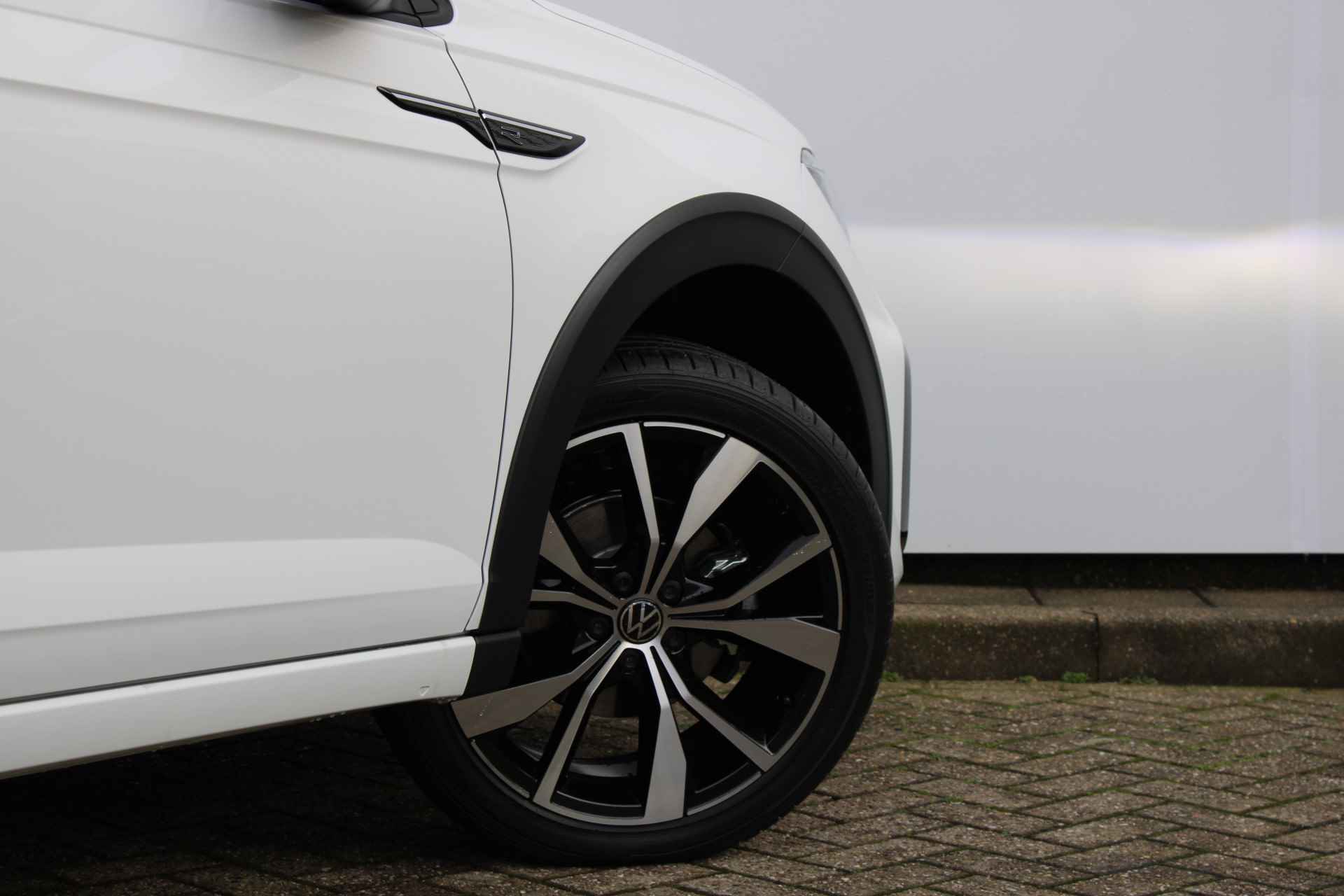 Volkswagen Taigo 1.0 TSI 110PK DSG Aut. R-Line Business | Navigatie | 18'' LMV | ACC | Stoelverwarming | Black Pakket | Camera - 29/58