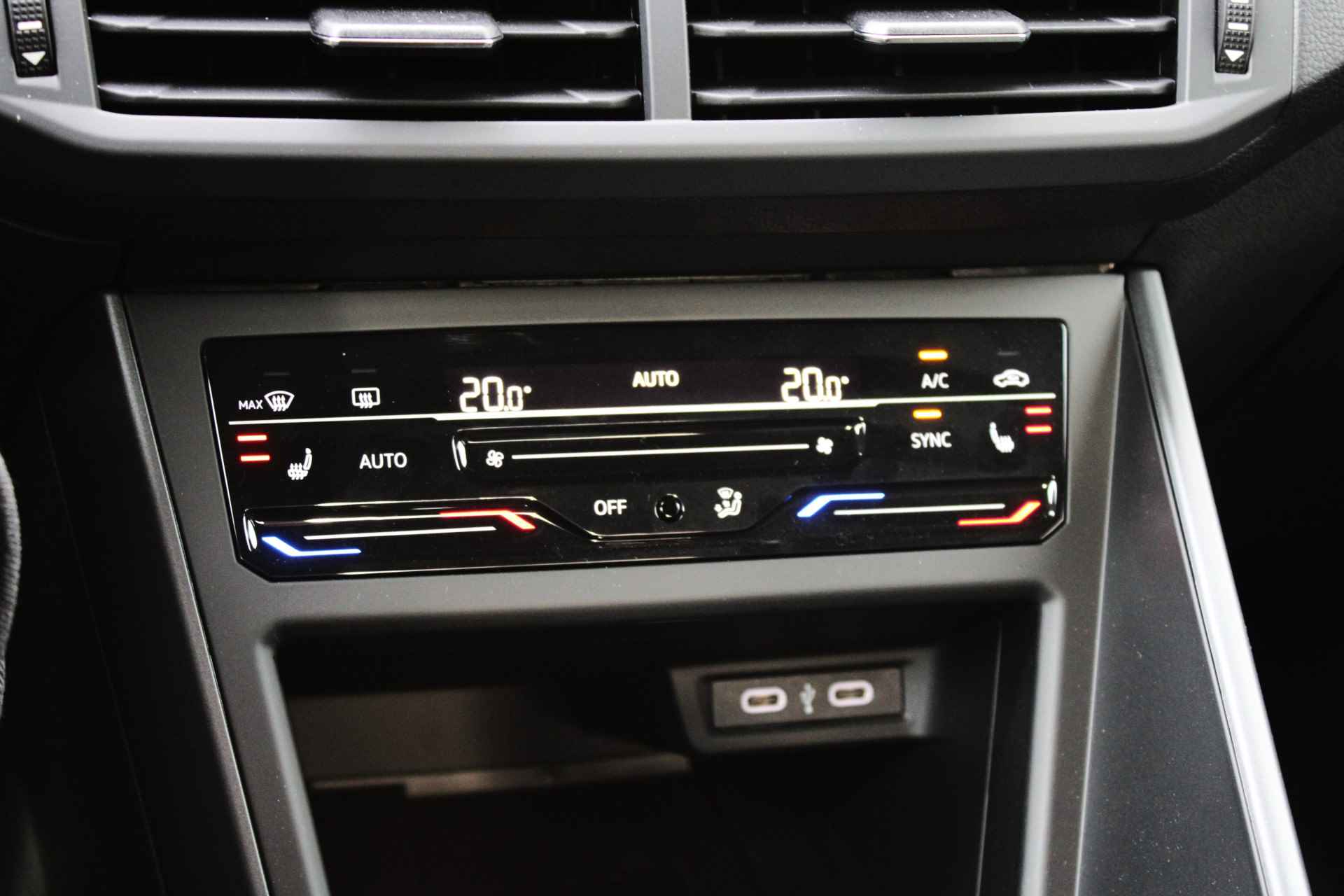 Volkswagen Taigo 1.0 TSI 110PK DSG Aut. R-Line Business | Navigatie | 18'' LMV | ACC | Stoelverwarming | Black Pakket | Camera - 46/58