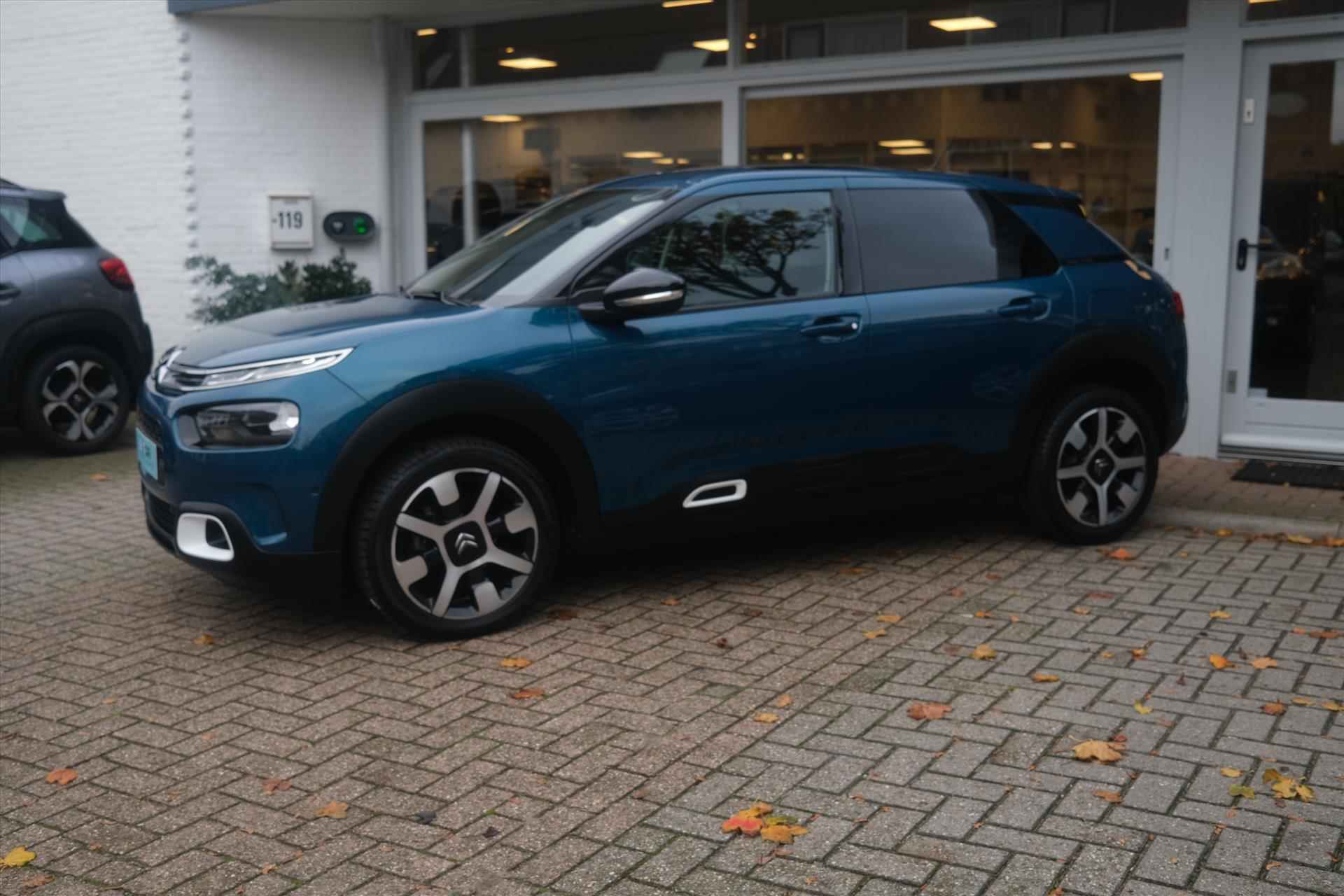 CITROEN C4 Cactus PT 110 Automaat SHINE Navi | Camera | Parkeersensoren voor  & achter | Panoramadak - 3/50