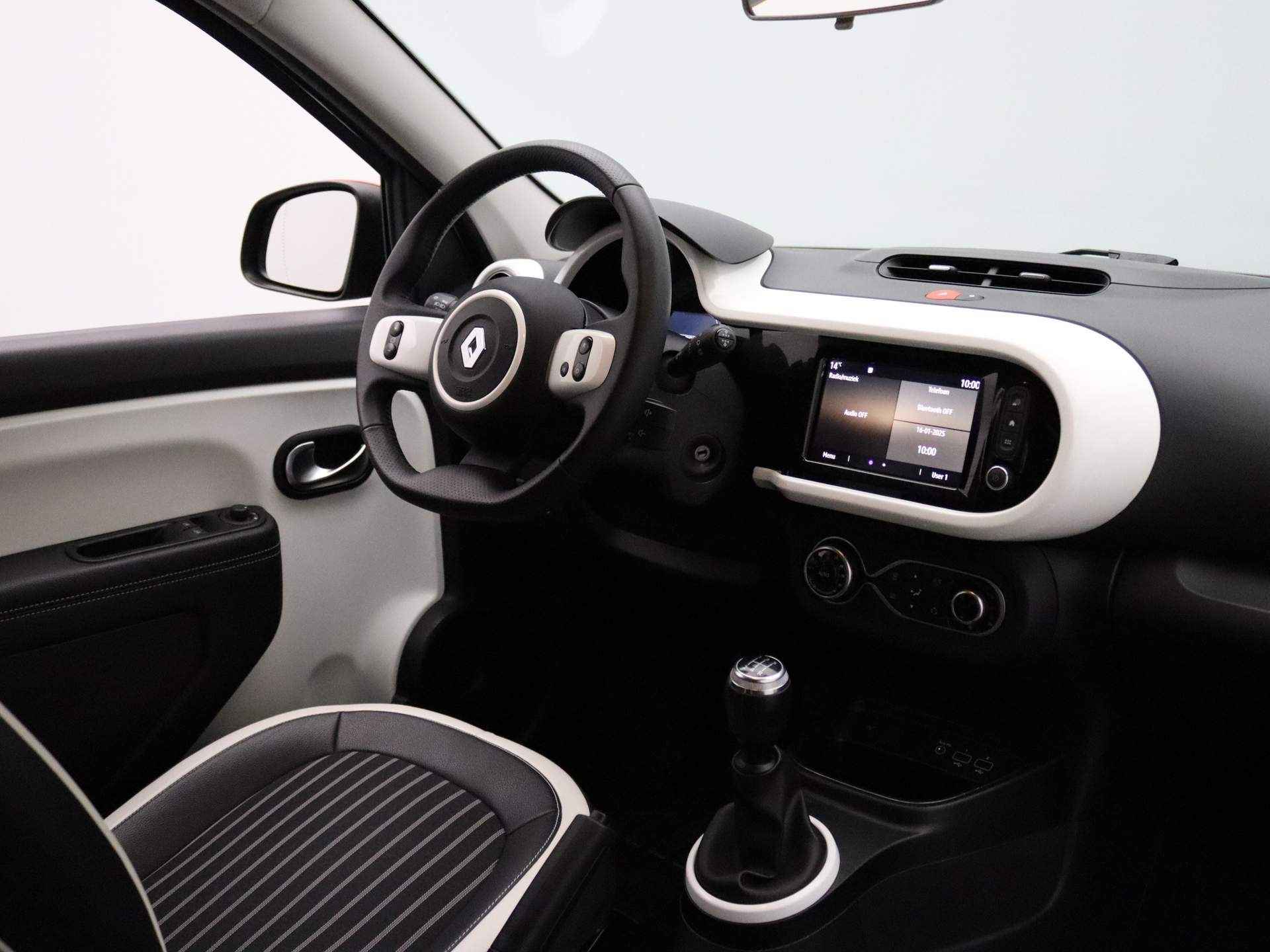 Renault Twingo SCe 75pk Intens Carplay | Climate | Cruise | Parksens. achter - 29/32