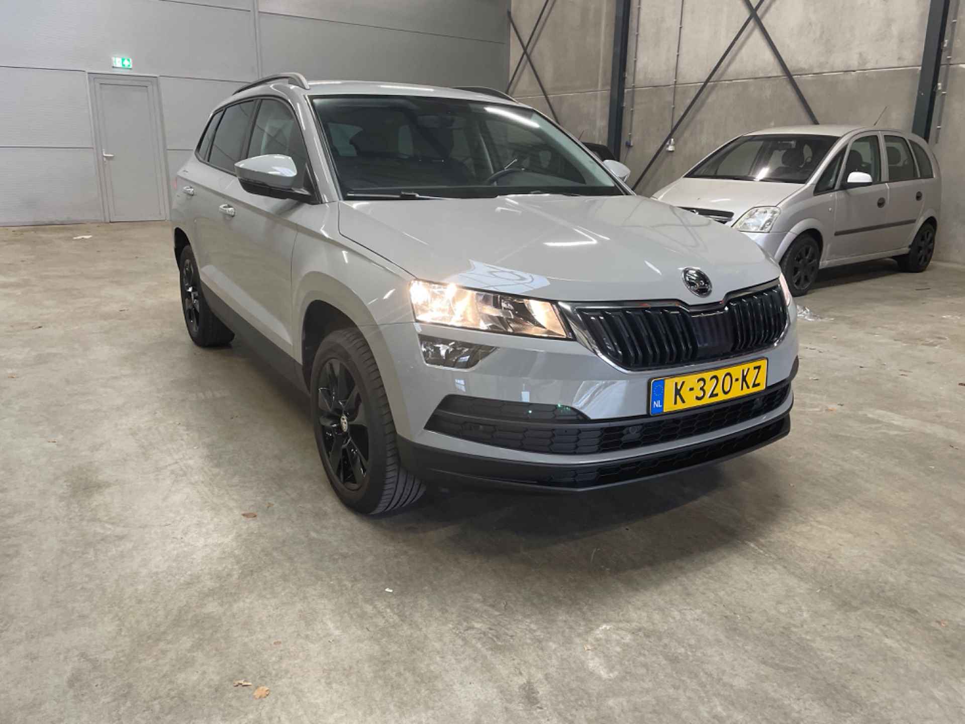 Škoda Karoq 1.0 TSI 110 pk Business Edition Plus | Navigatie | Achteruitrijcamera | Keyless start/entry | - 2/6