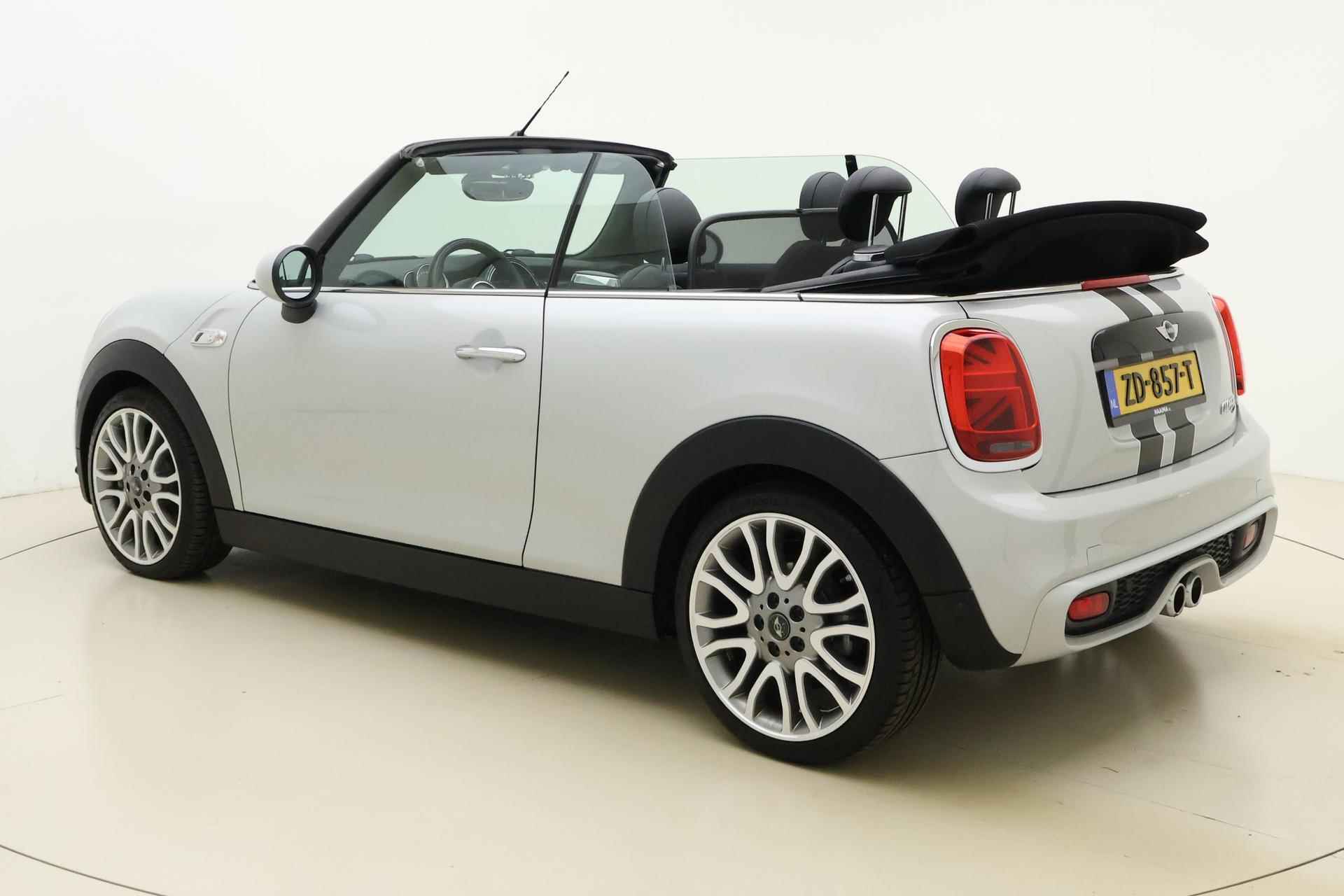 Mini Mini Cabrio 2.0 Cooper S Chili Serious Business Cabriolet Automaat | Navigatie | Climate control | Stoelverwarming | Keyless start | Lederen bekleding | Lichtmetalen velgen - 9/40