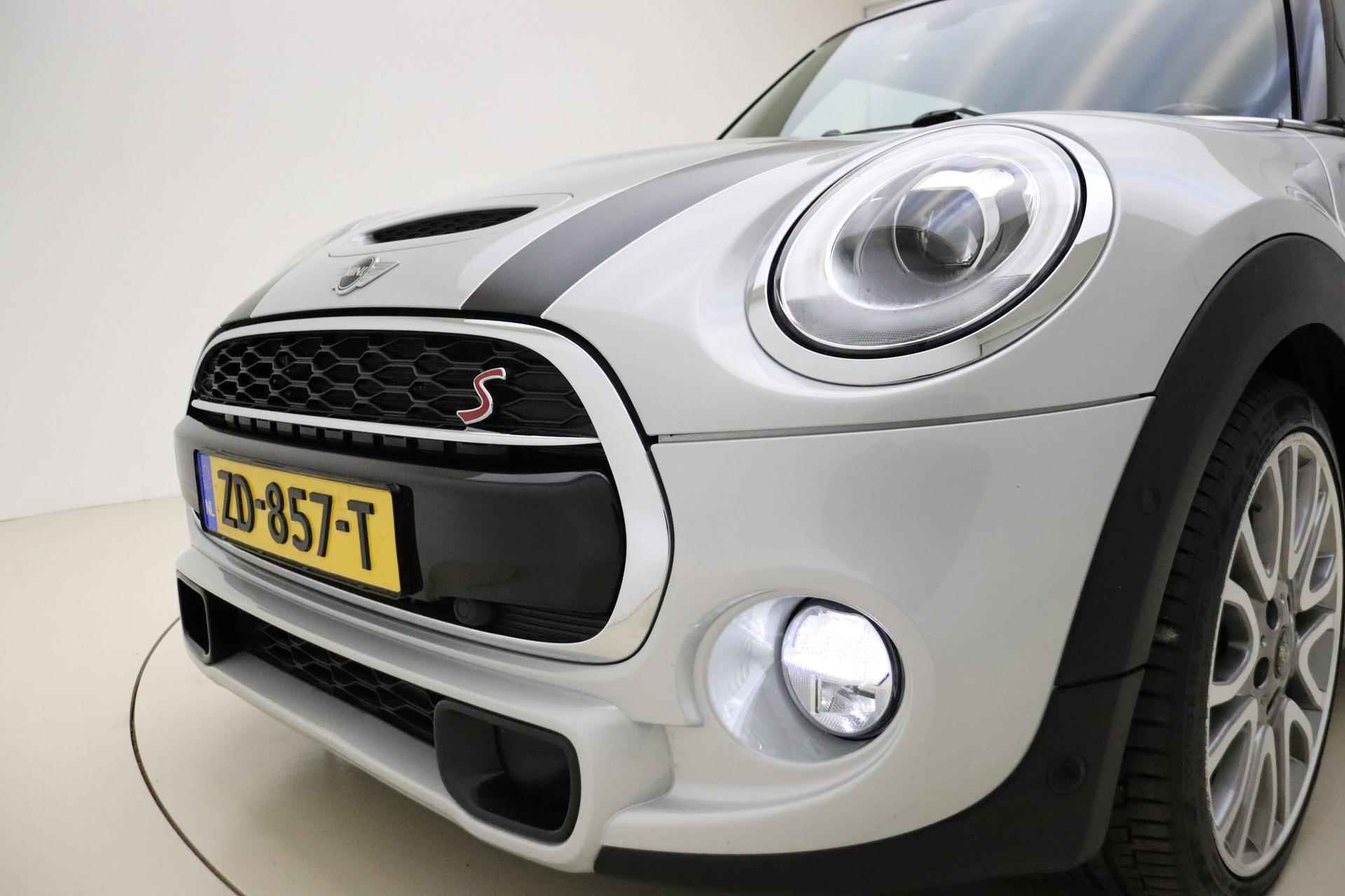 Mini Mini Cabrio 2.0 Cooper S Chili Serious Business Cabriolet Automaat | Navigatie | Climate control | Stoelverwarming | Keyless start | Lederen bekleding | Lichtmetalen velgen - 15/40