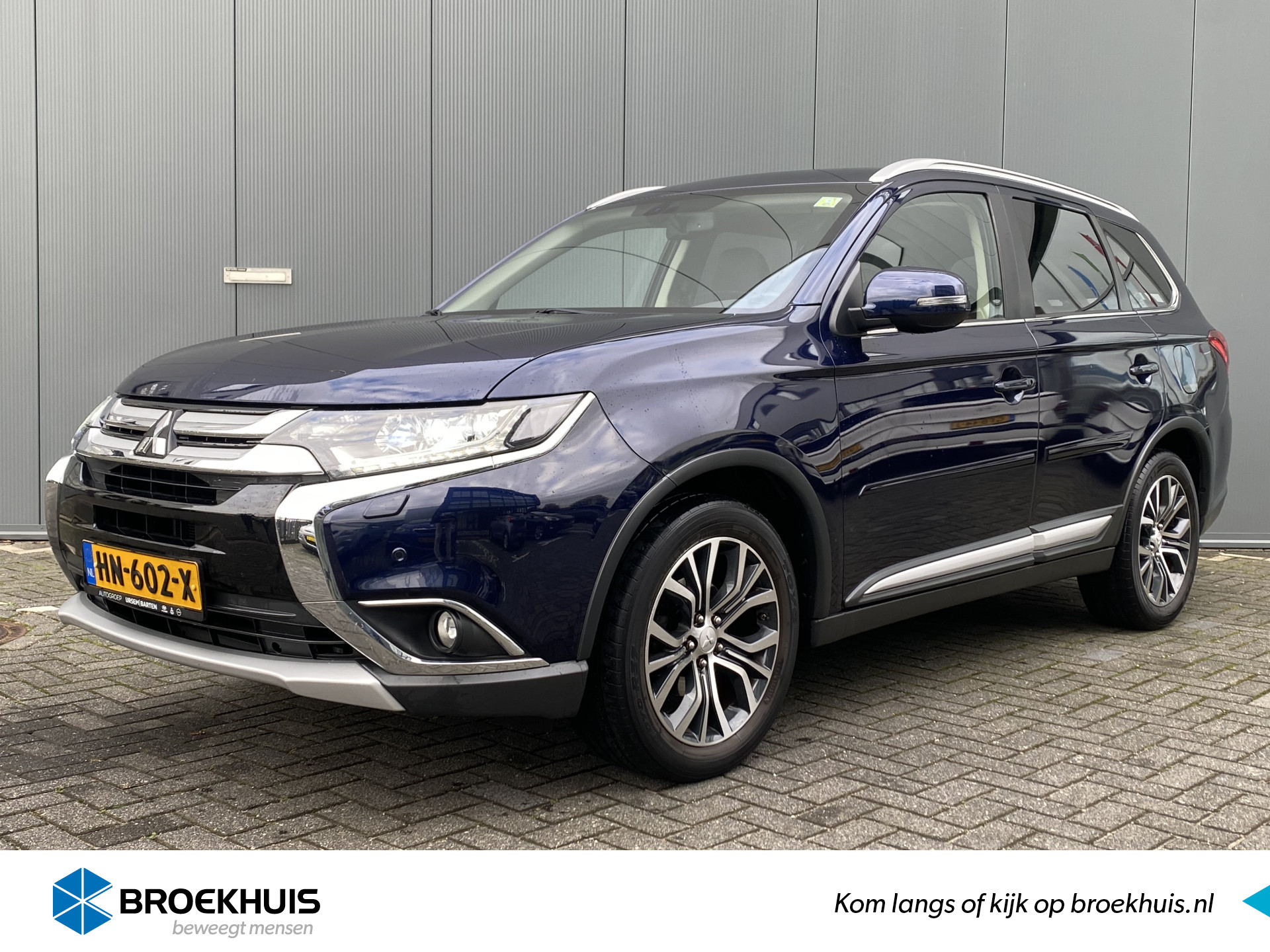 Mitsubishi Outlander 2.0 150pk Instyle Automaat 7 persoons | Schuif-kanteldak | Camera | Trekhaak | Elektrische achterklep | Stoelverwarming | Naviga