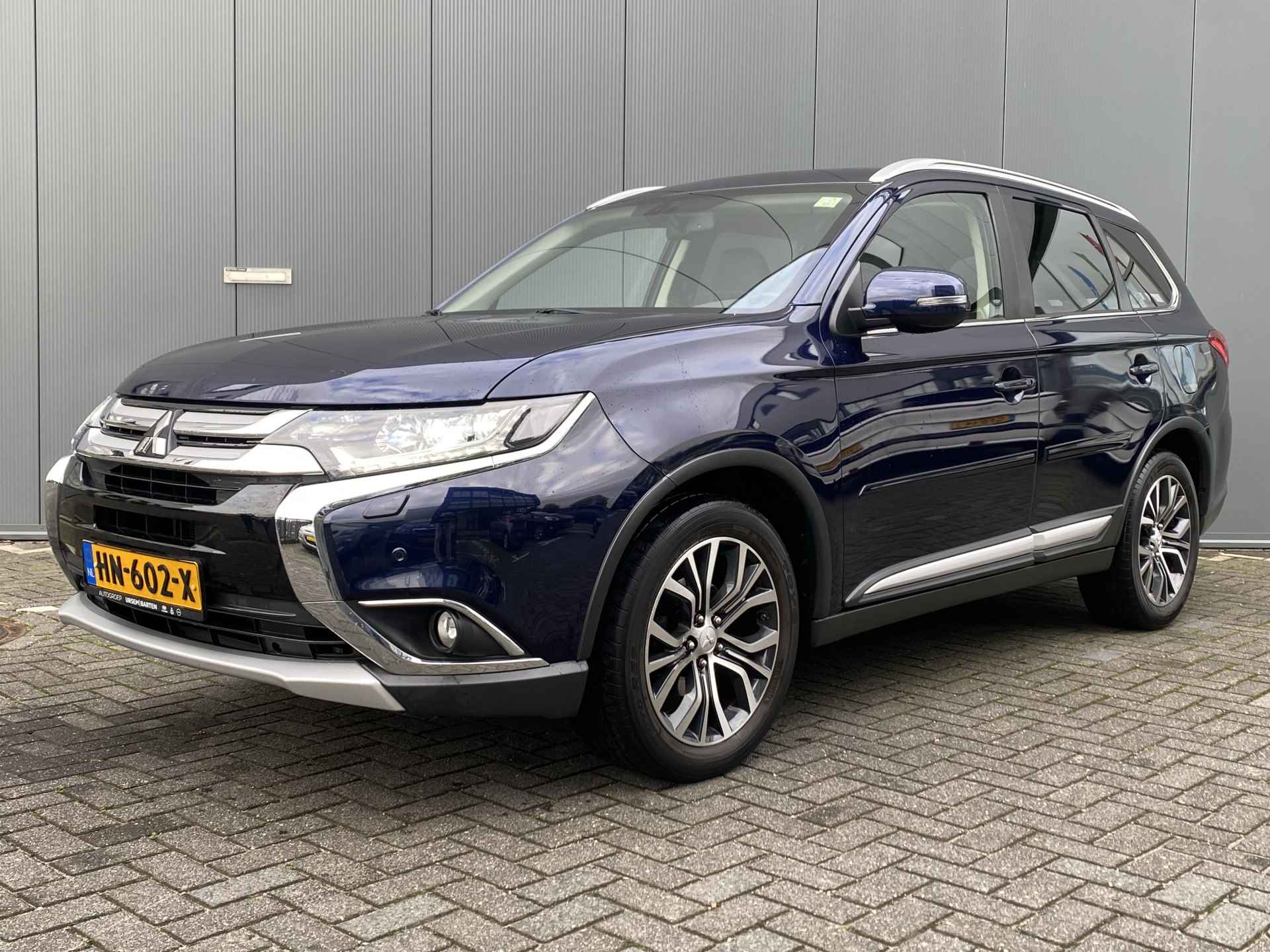 Mitsubishi Outlander 2.0 150pk Instyle Automaat 7 persoons | Schuif-kanteldak | Camera | Trekhaak | Elektrische achterklep | Stoelverwarming | Naviga - 2/3