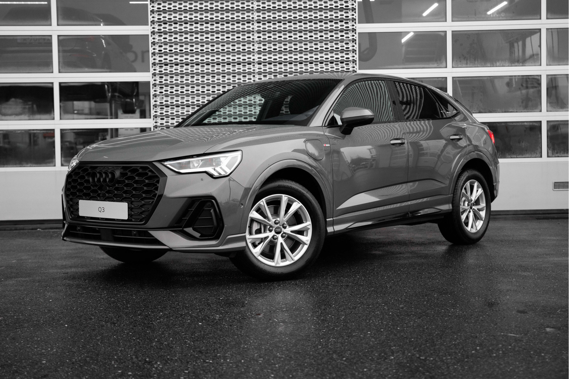 Audi Q3 Sportback 45 TFSI e S Edition | Leder | Adaptive cruise | Keyless | Stoelverwarming | Ambient plus