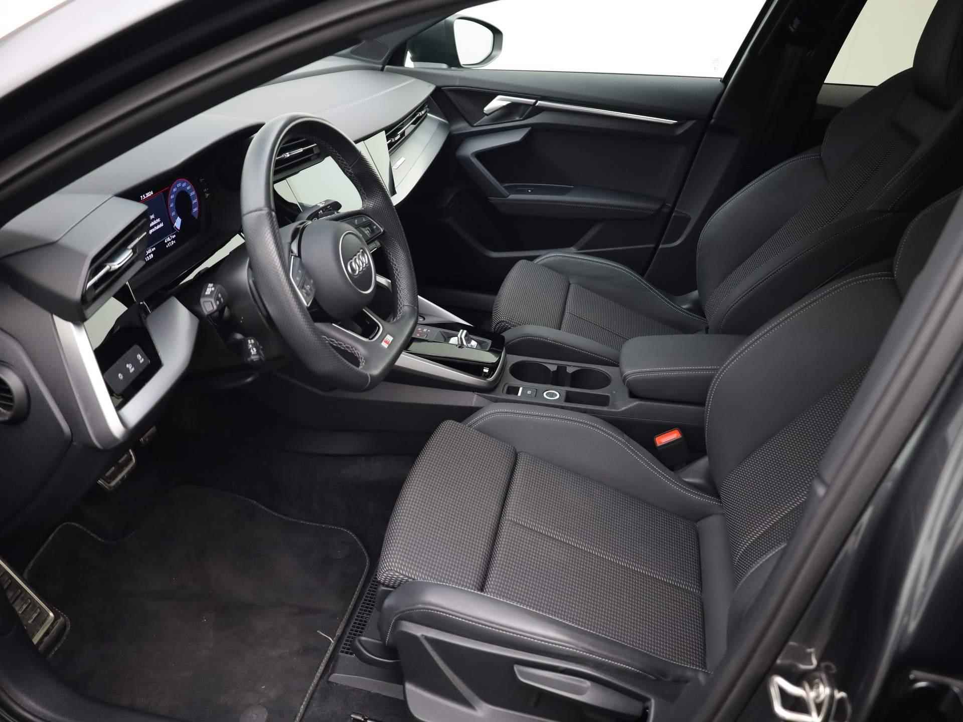 Audi A3 Limousine 30 TFSI/110PK S edition · Navigatie · Leder/stof · Lane assist - 15/41